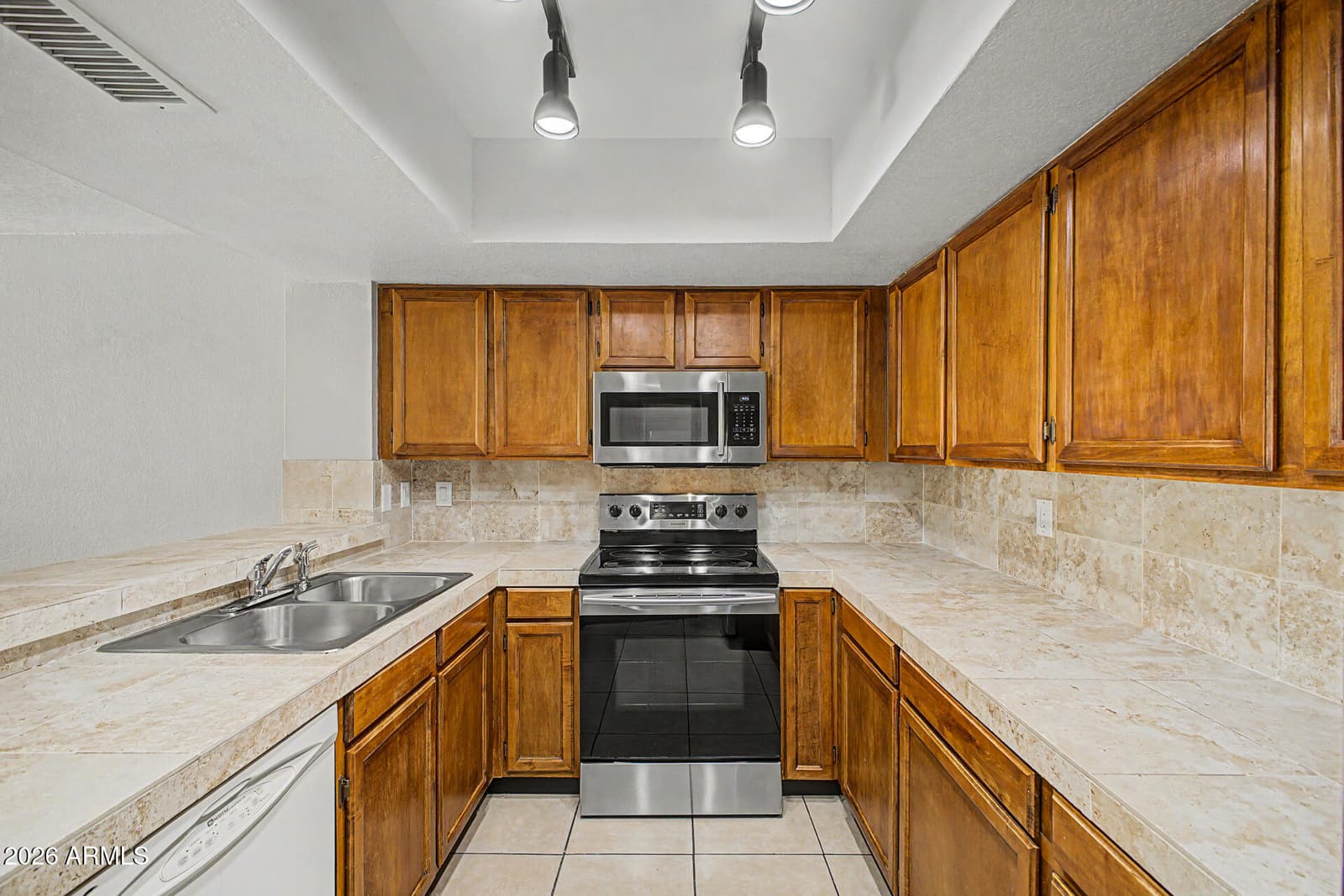 4730 W NORTHERN Avenue 1104, Glendale, AZ 85301 — photo 6 of 34