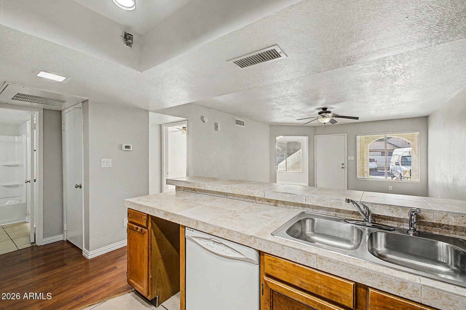 4730 W NORTHERN Avenue 1104, Glendale, AZ 85301 — photo 7 of 34