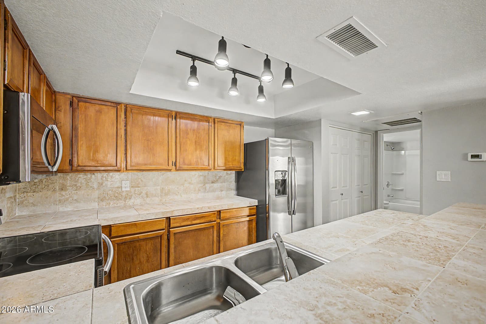 4730 W NORTHERN Avenue 1104, Glendale, AZ 85301 — photo 8 of 34