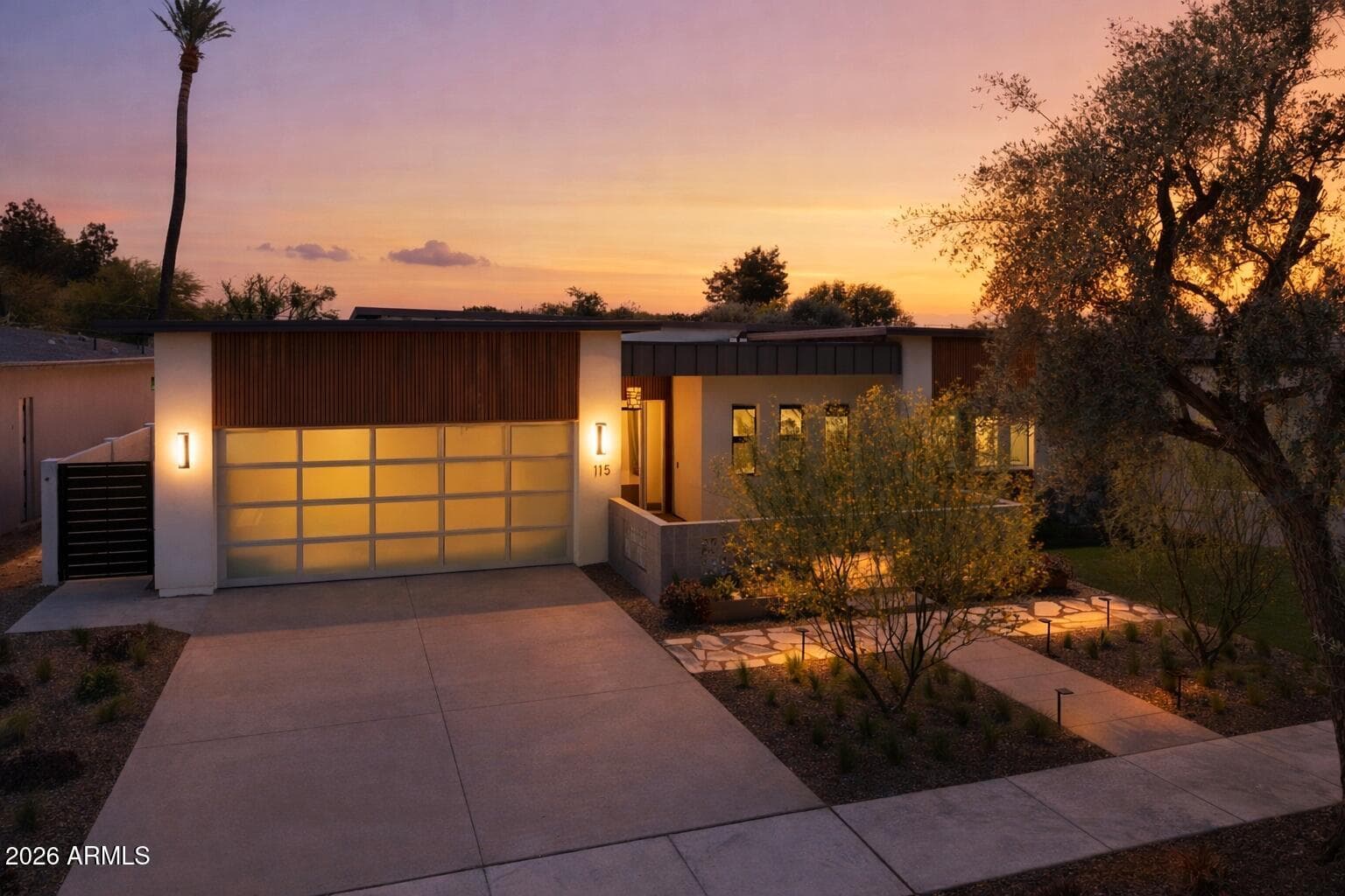 115 E GRISWOLD Road, Phoenix, AZ 85020 — photo 6 of 18
