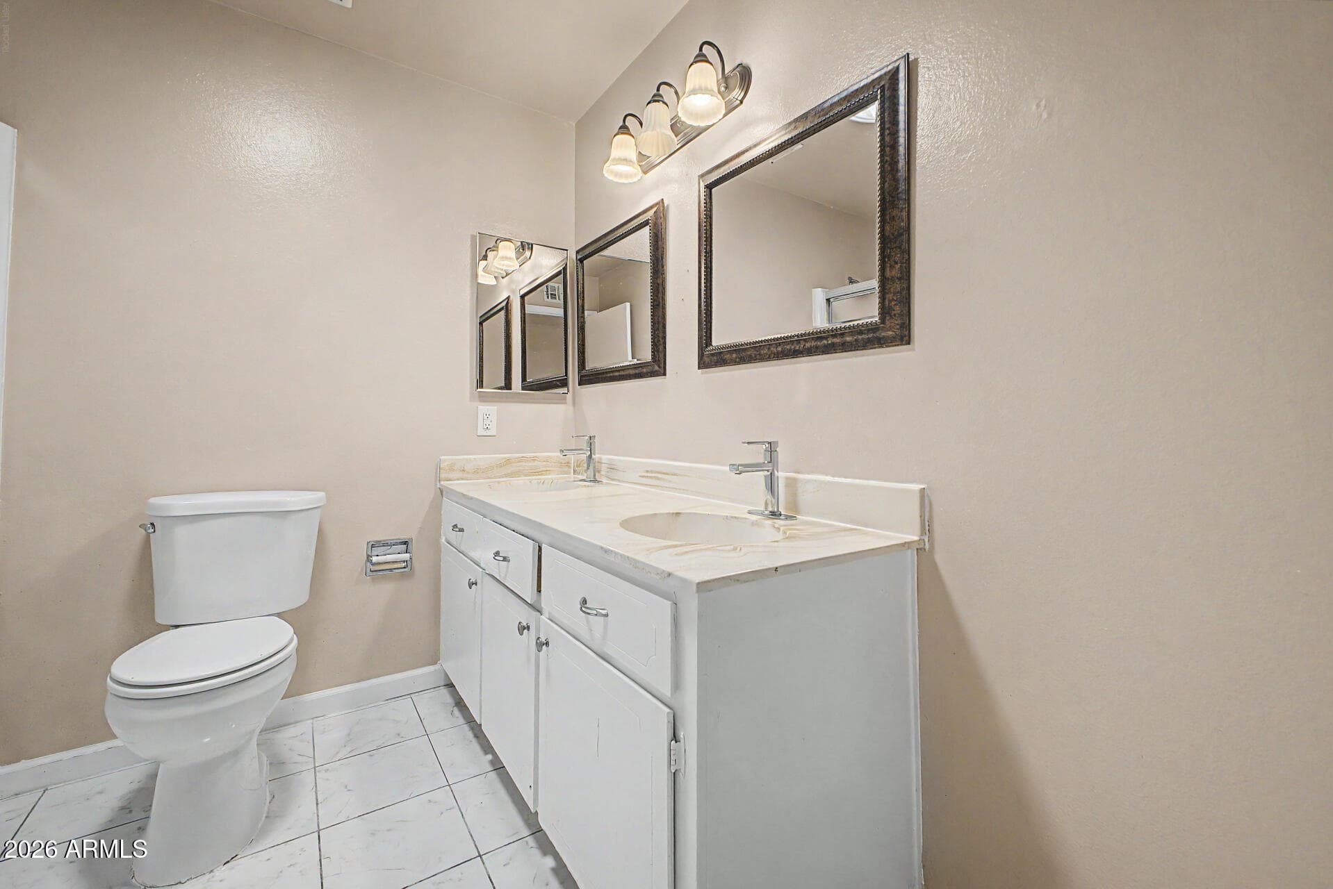 3048 W ACOMA Drive, Phoenix, AZ 85053 — photo 12 of 24
