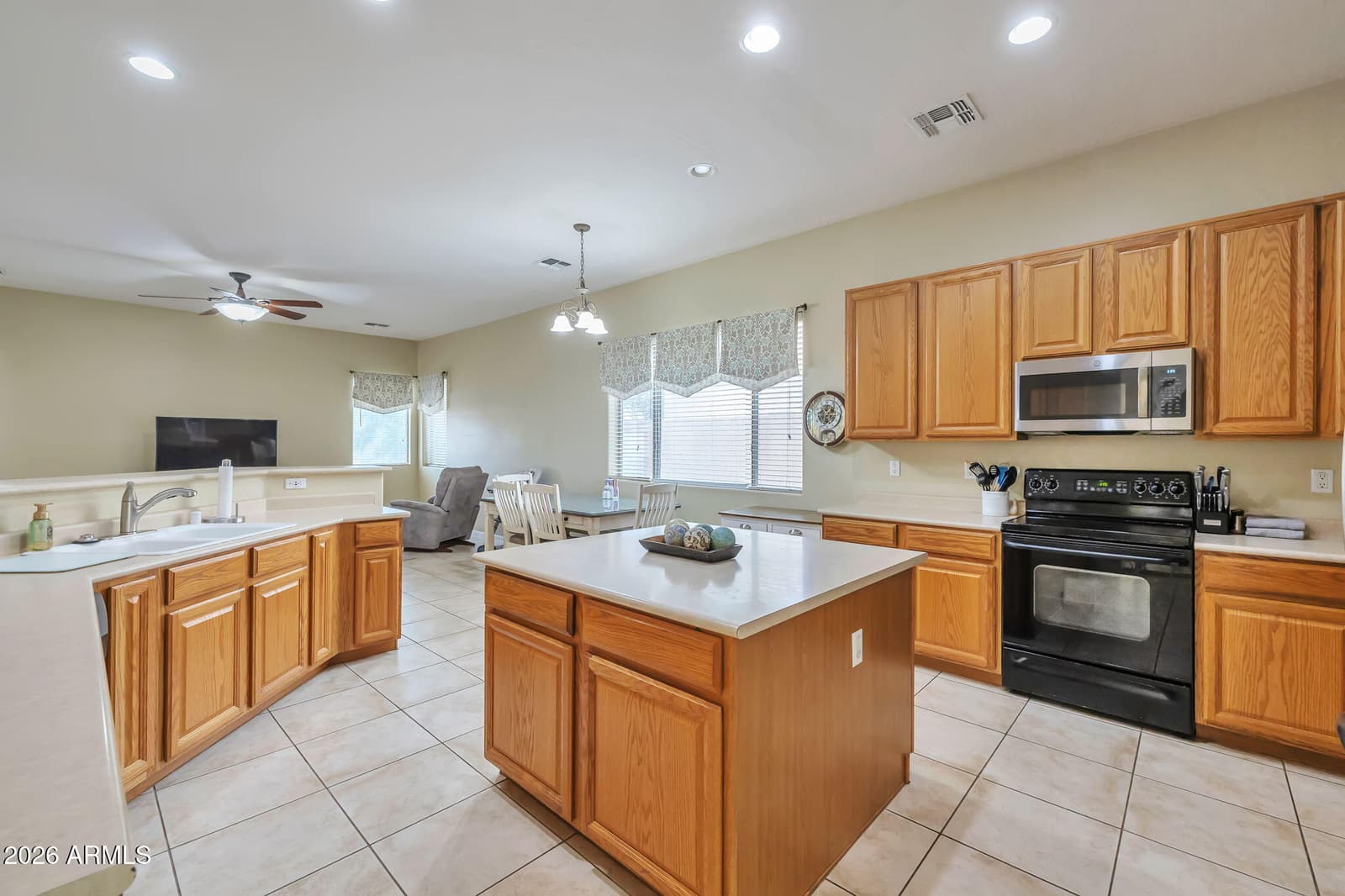 8807 W CAROLE Lane, Glendale, AZ 85305 — photo 13 of 31