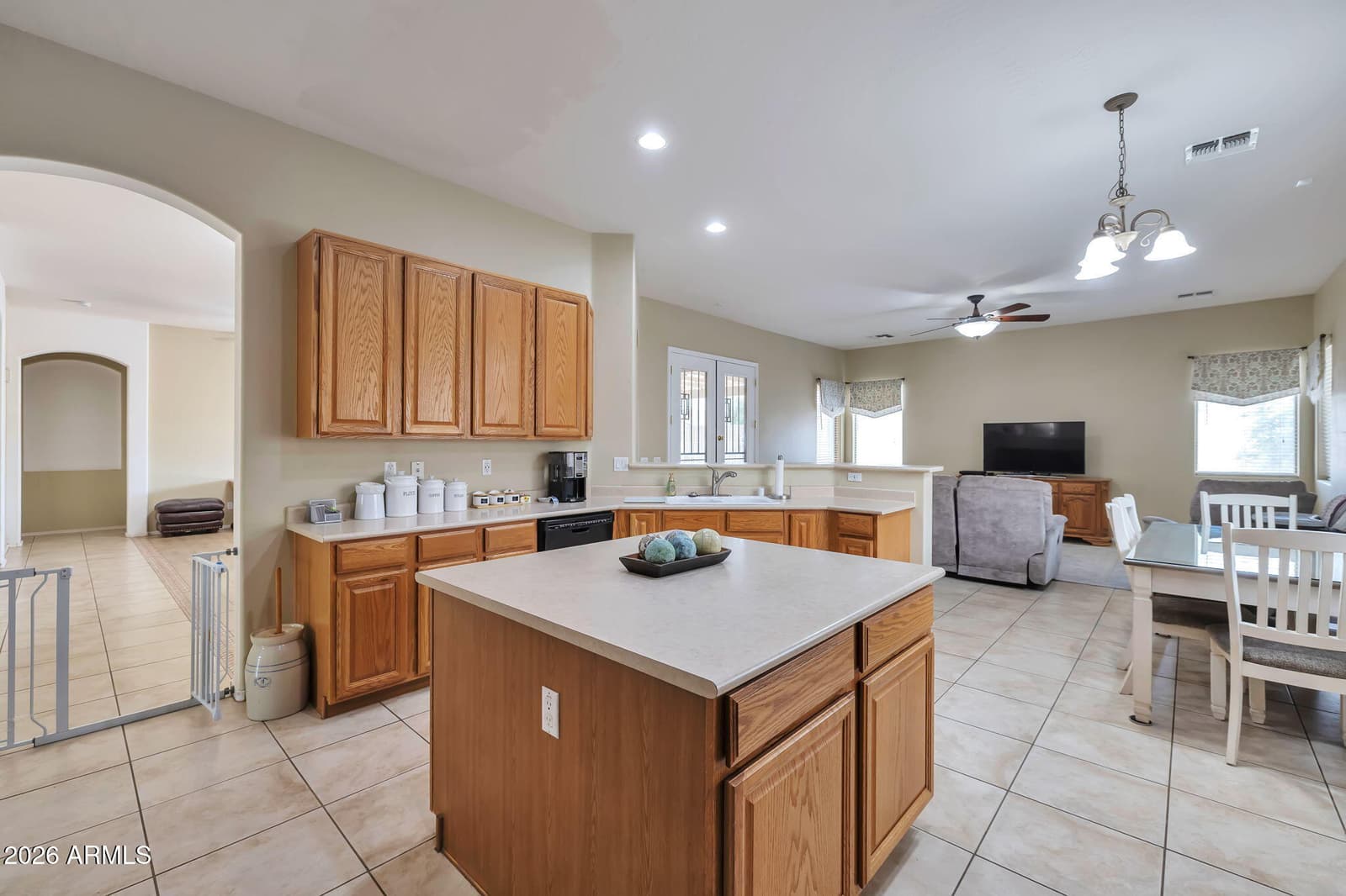 8807 W CAROLE Lane, Glendale, AZ 85305 — photo 12 of 31