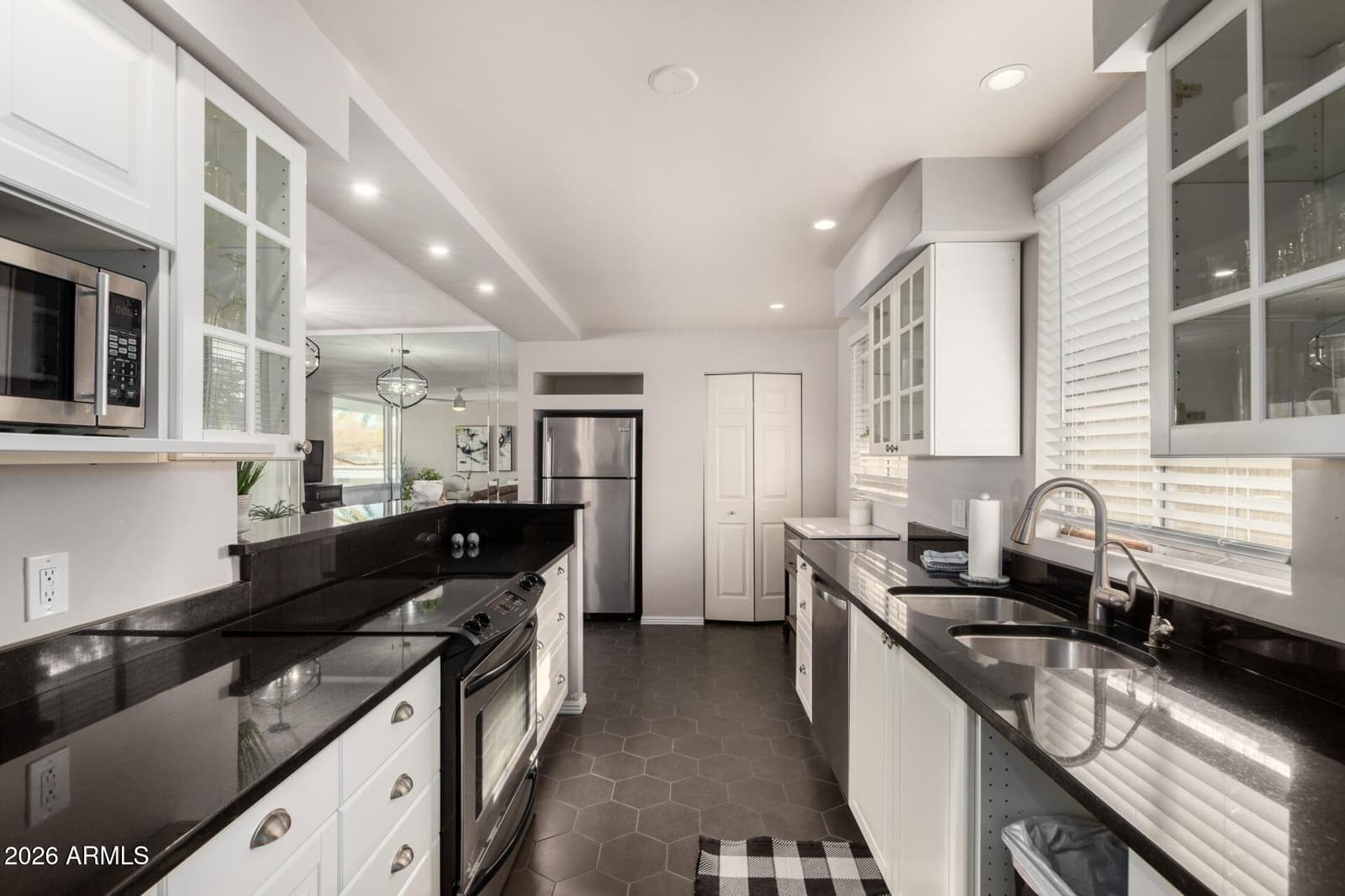 3270 E CAMELBACK Road 213, Phoenix, AZ 85018 — photo 12 of 41