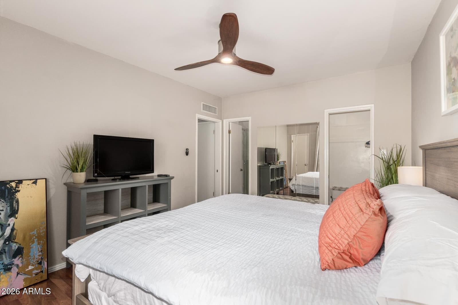 3270 E CAMELBACK Road 213, Phoenix, AZ 85018 — photo 15 of 41