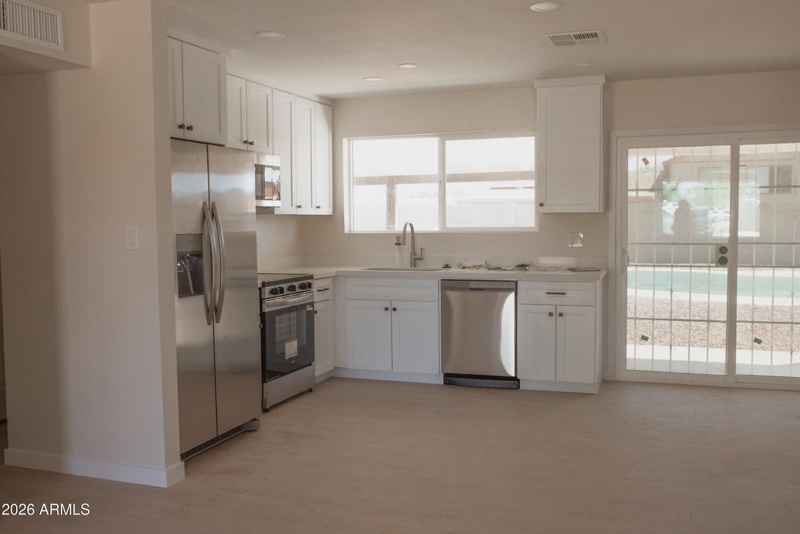 3739 W COLUMBINE Drive, Phoenix, AZ 85029 — photo 6 of 11