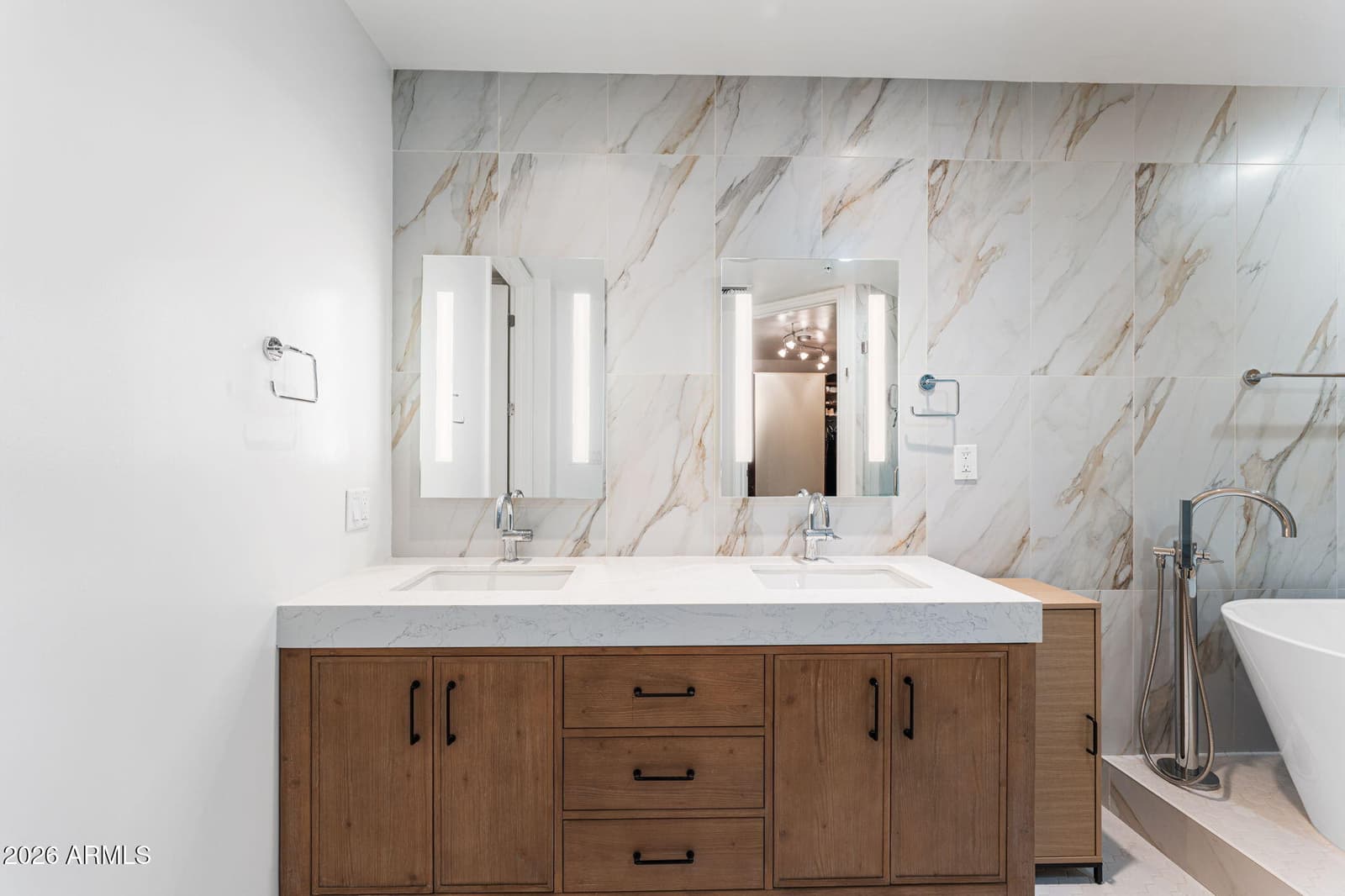 3801 N GOLDWATER Boulevard 204, Scottsdale, AZ 85251 — photo 12 of 33