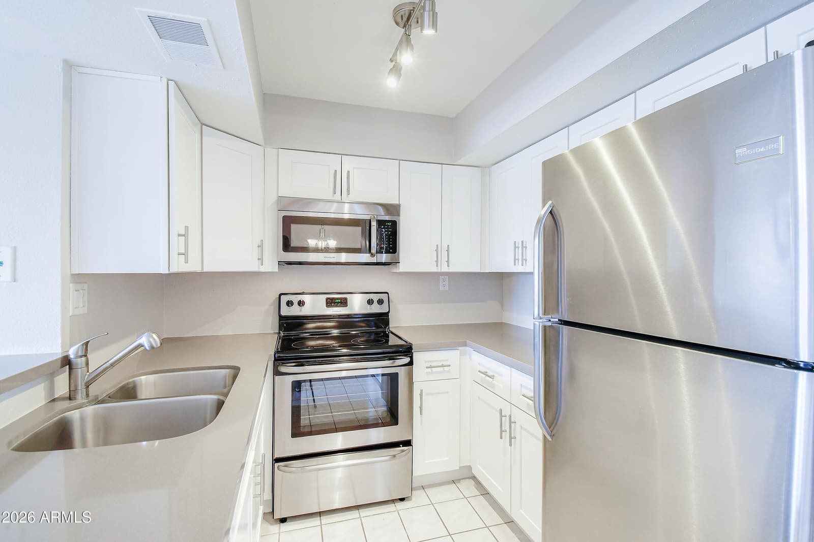 540 N MAY Street 2111, Mesa, AZ 85201 — photo 4 of 29