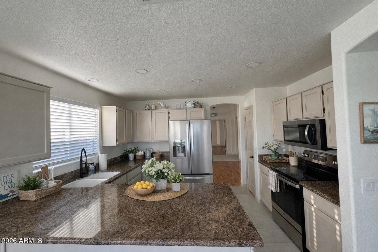10525 W RUNION Drive, Peoria, AZ 85382 — photo 3 of 17