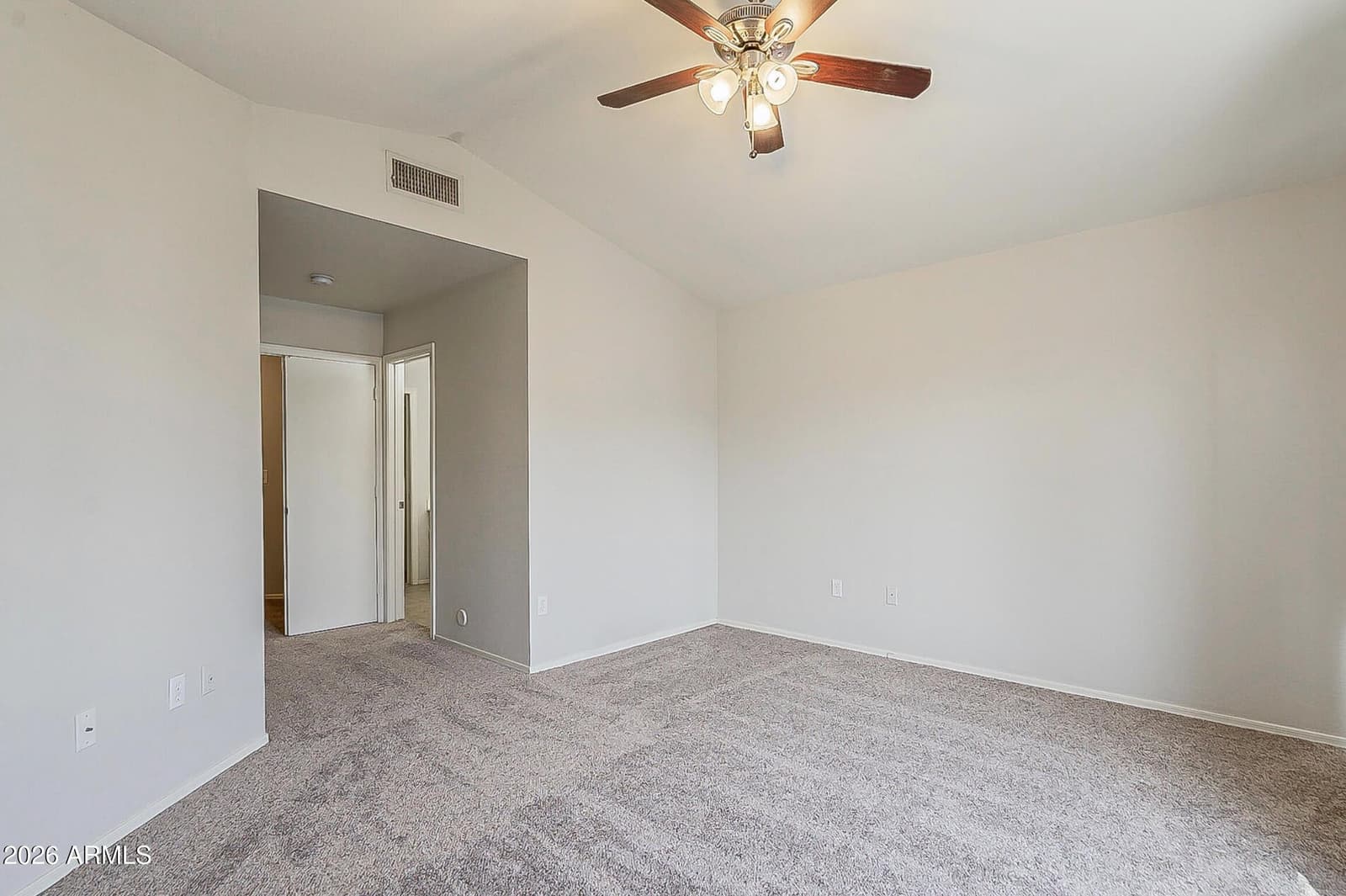 528 S SUNRISE Drive, Gilbert, AZ 85233 — photo 17 of 39