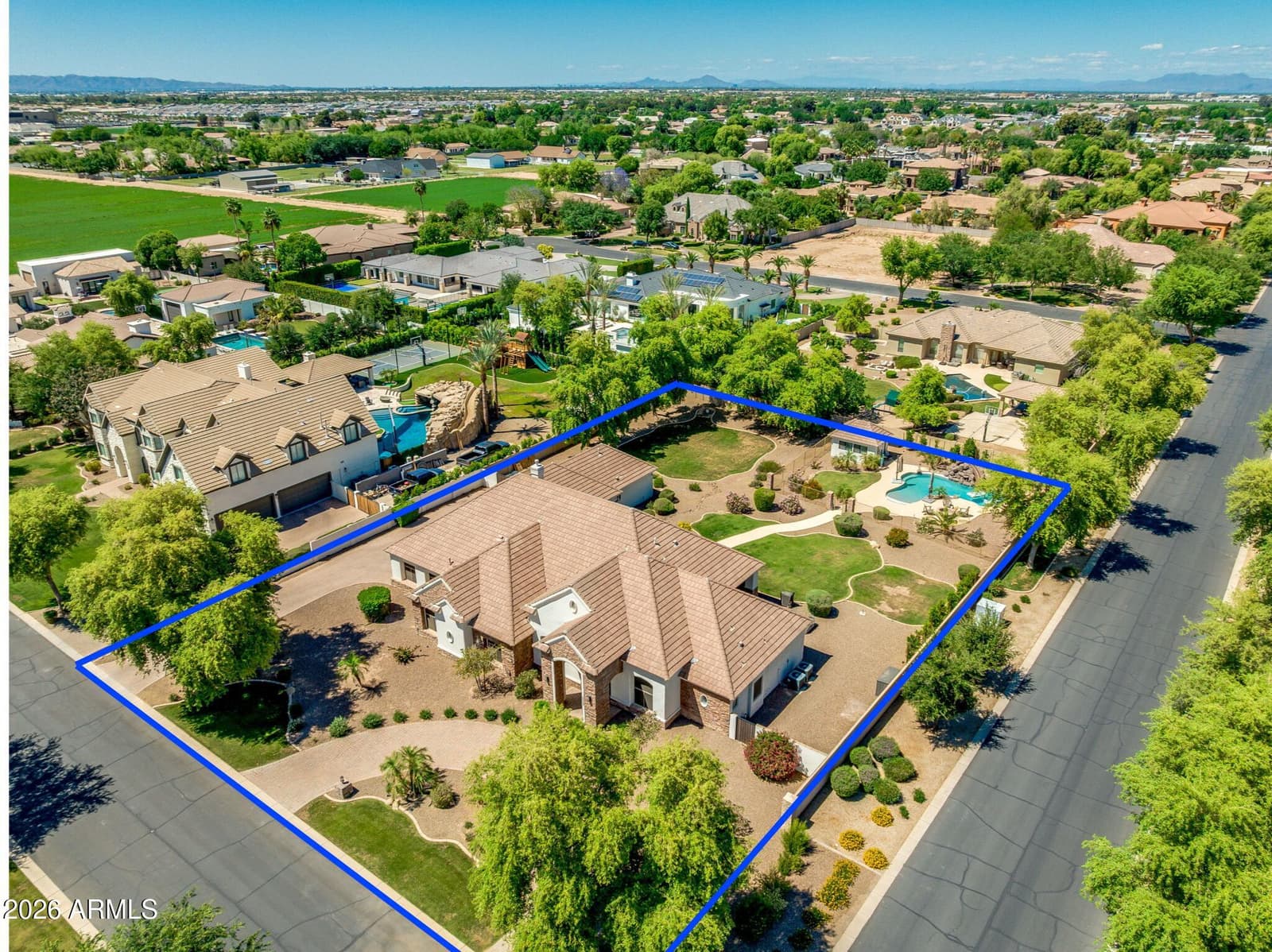 2082 E SANOQUE Boulevard, Gilbert, AZ 85298 — photo 11 of 80