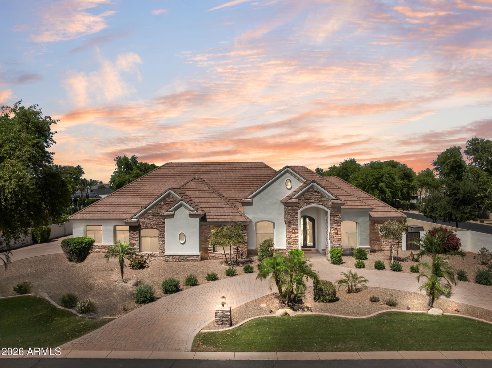 2082 E SANOQUE Boulevard, Gilbert, AZ 85298 — photo 2 of 80