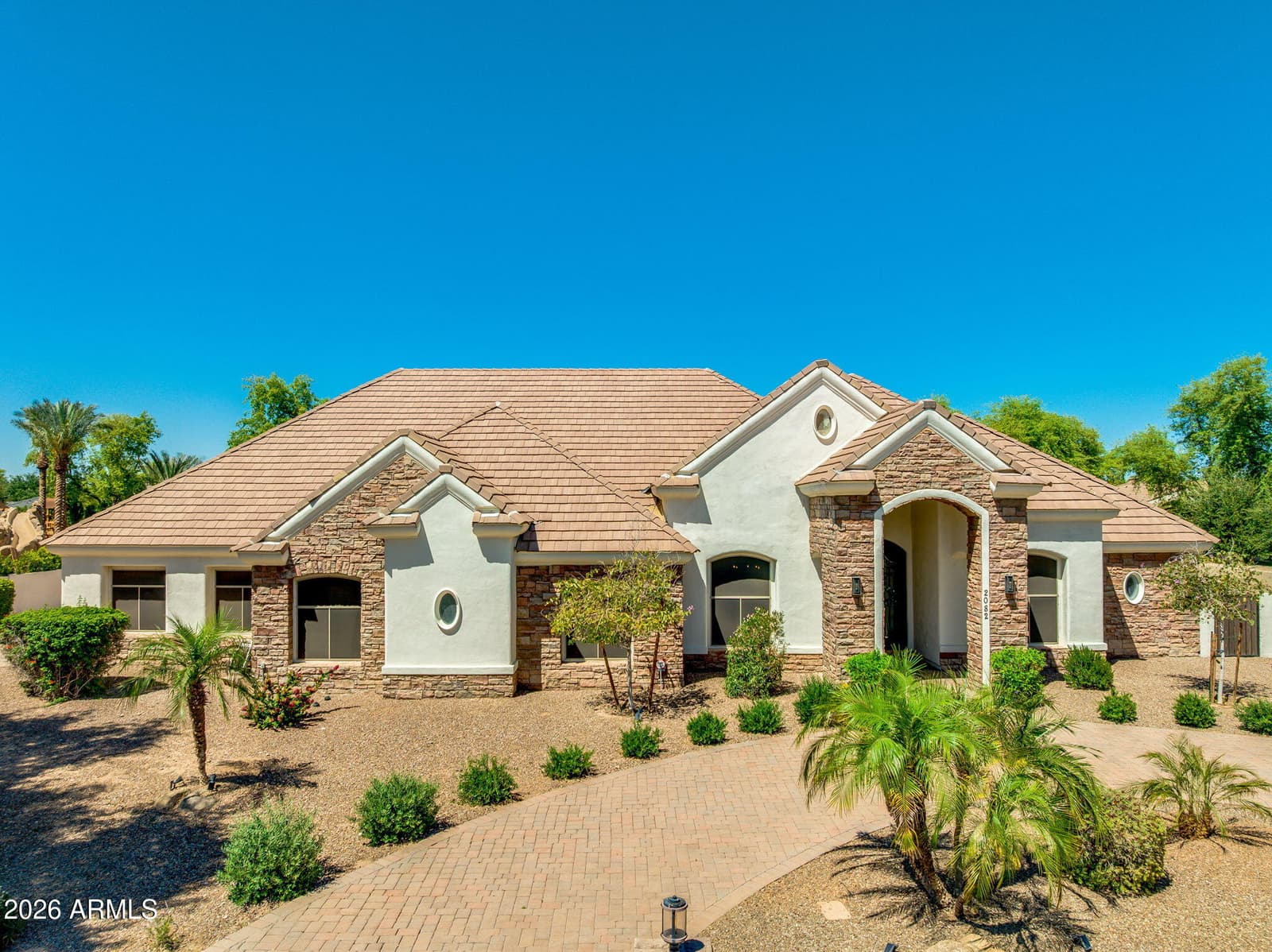 2082 E SANOQUE Boulevard, Gilbert, AZ 85298 — photo 3 of 80