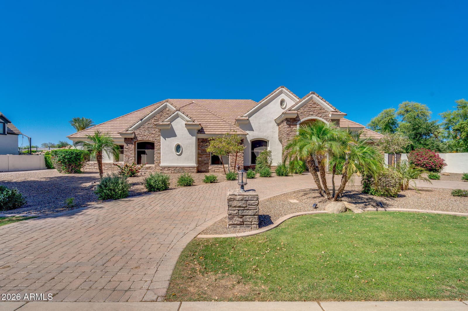 2082 E SANOQUE Boulevard, Gilbert, AZ 85298 — photo 4 of 80