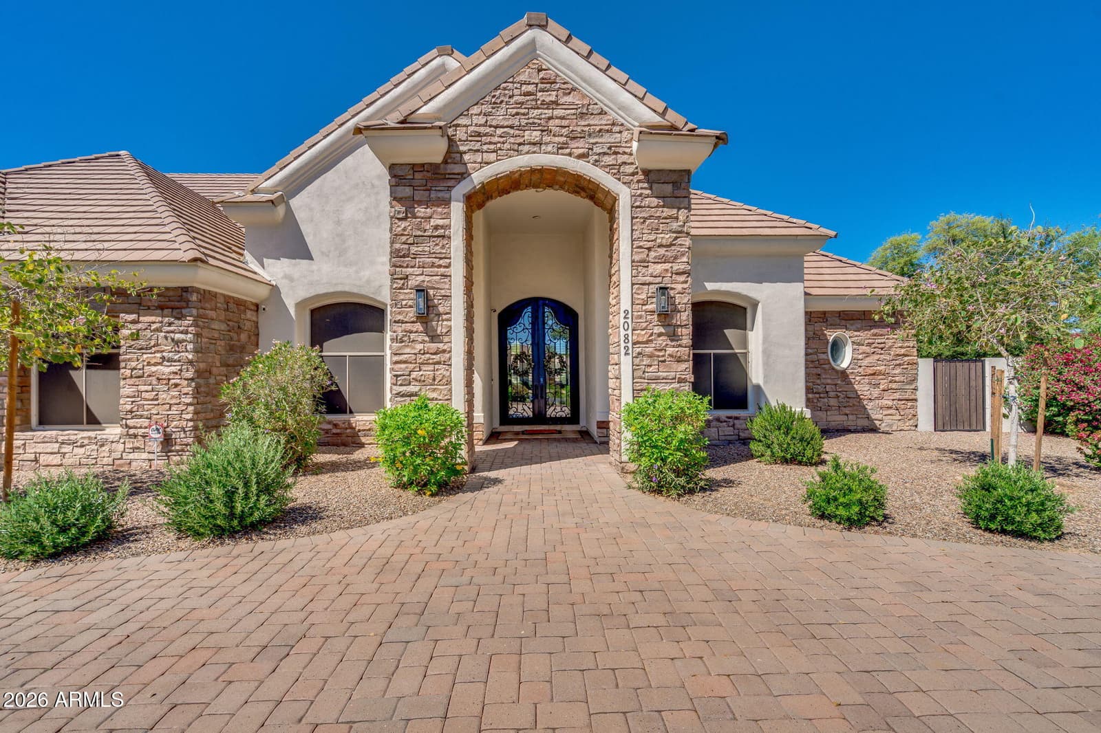 2082 E SANOQUE Boulevard, Gilbert, AZ 85298 — photo 5 of 80