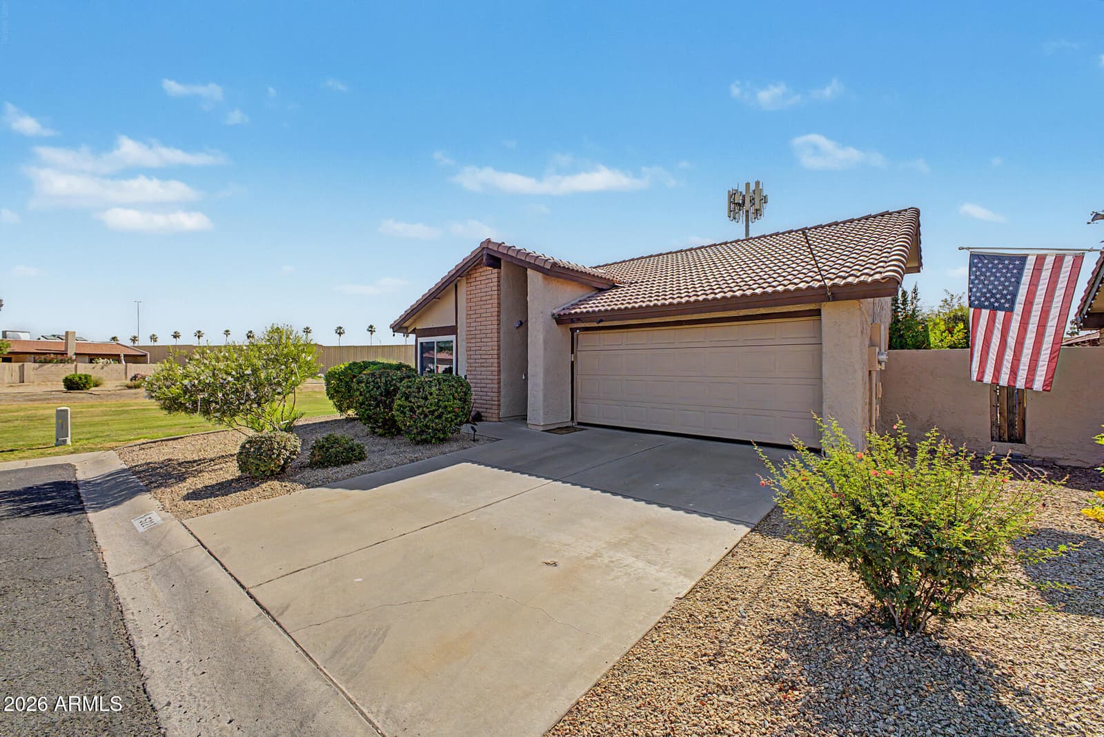 5221 E SAGUARO Circle, Phoenix, AZ 85044 — photo 2 of 30