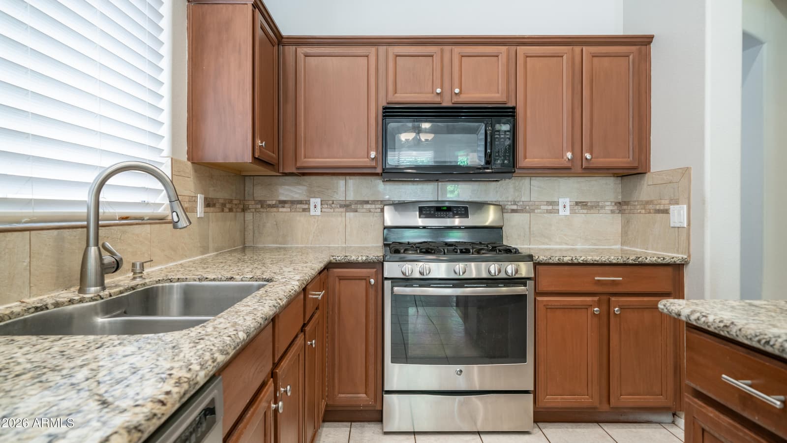 6904 W PONTIAC Drive, Glendale, AZ 85308 — photo 7 of 31
