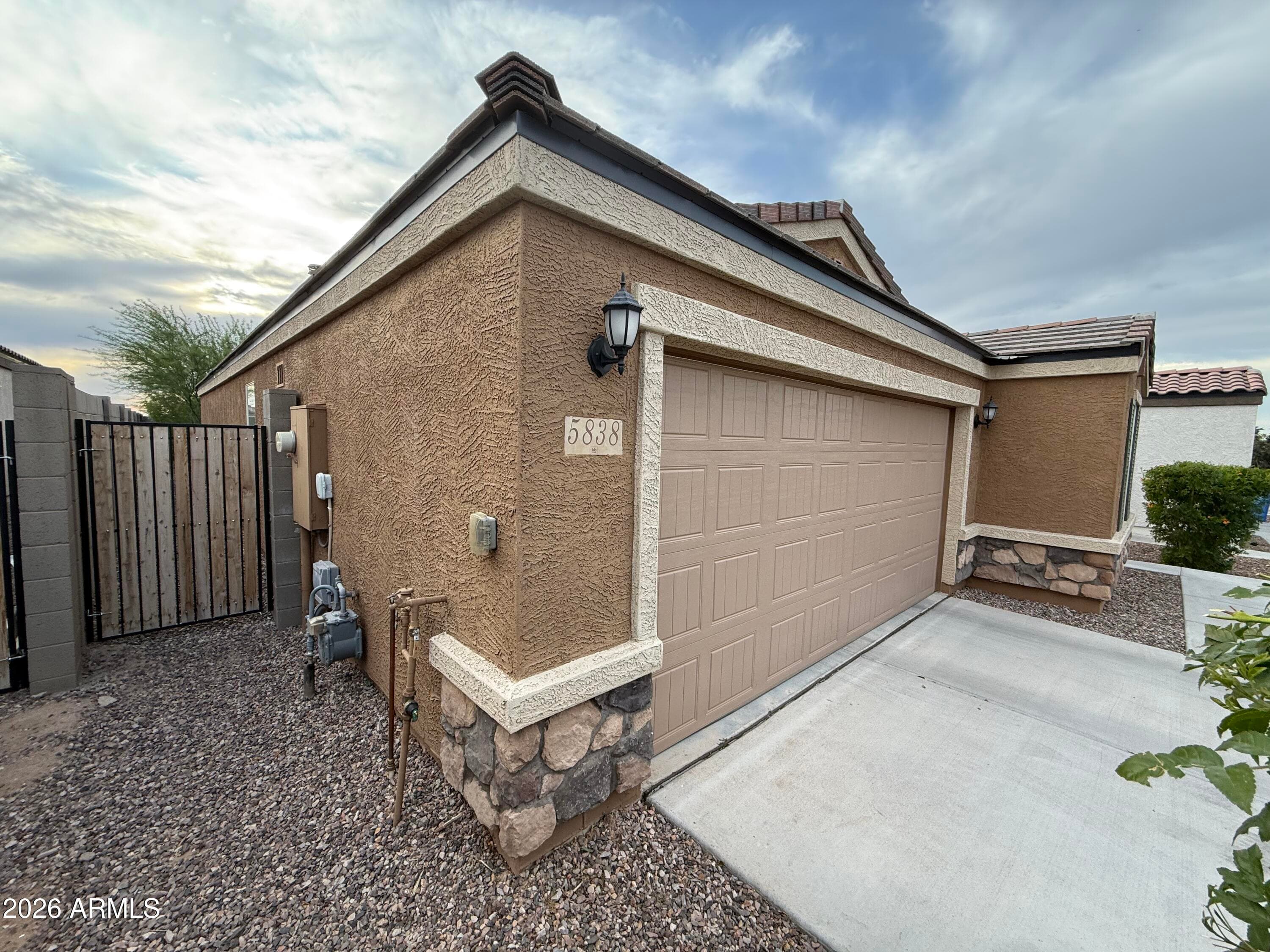 5838 S 23RD Drive, Phoenix, AZ 85041 — photo 4 of 29