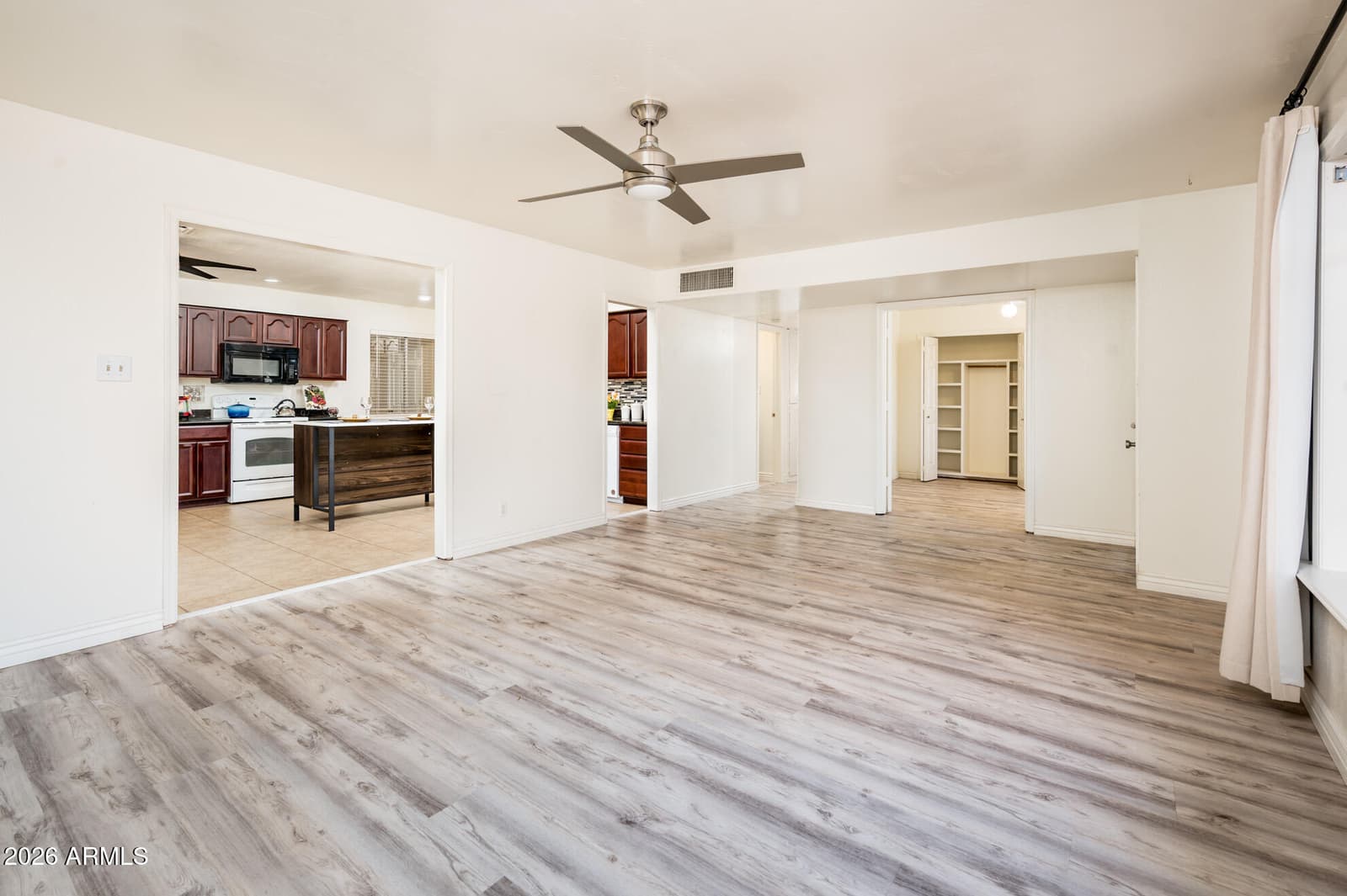 8407 E Crestwood Way, Scottsdale, AZ 85250 — photo 8 of 46