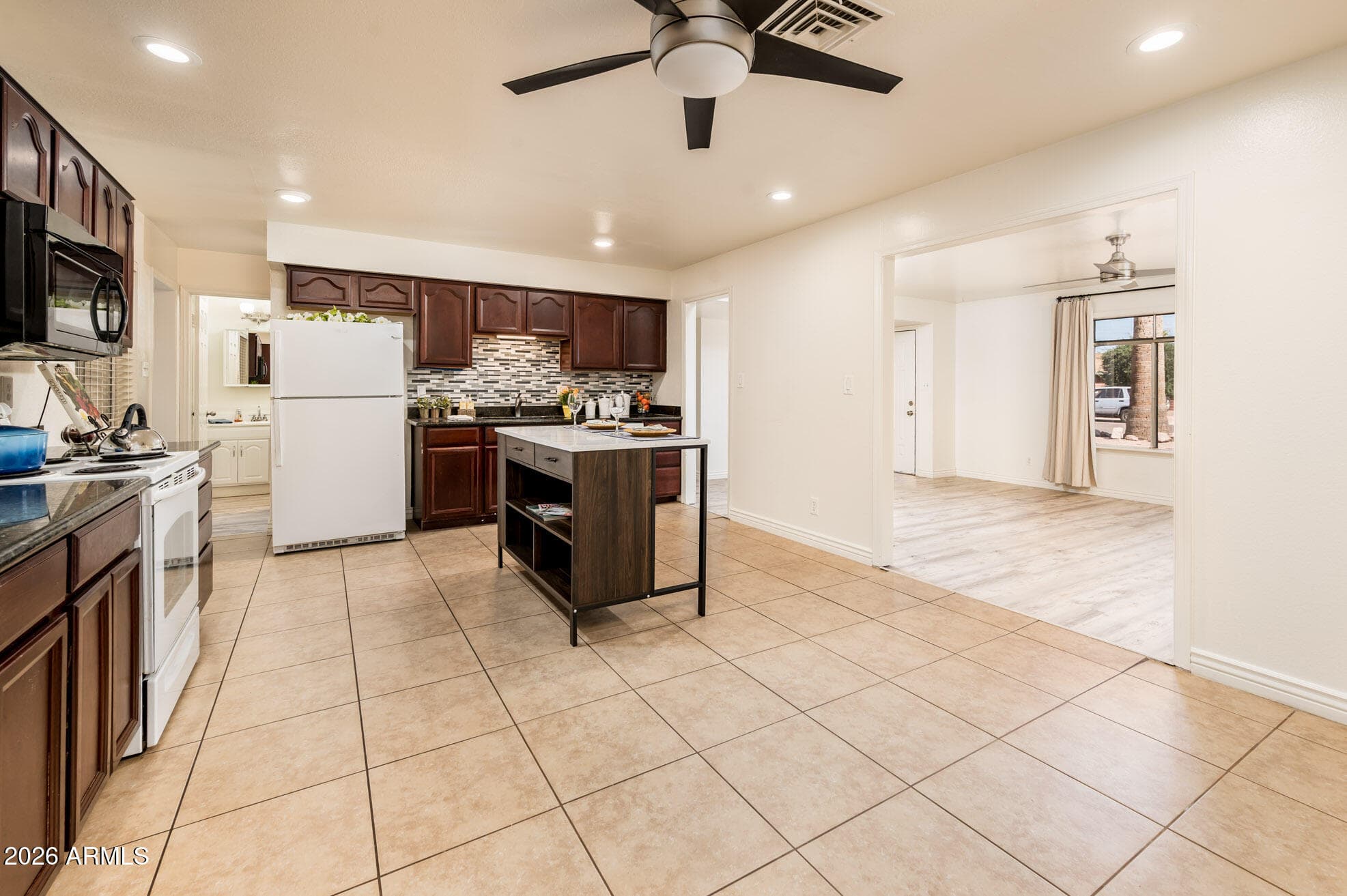 8407 E Crestwood Way, Scottsdale, AZ 85250 — photo 11 of 46