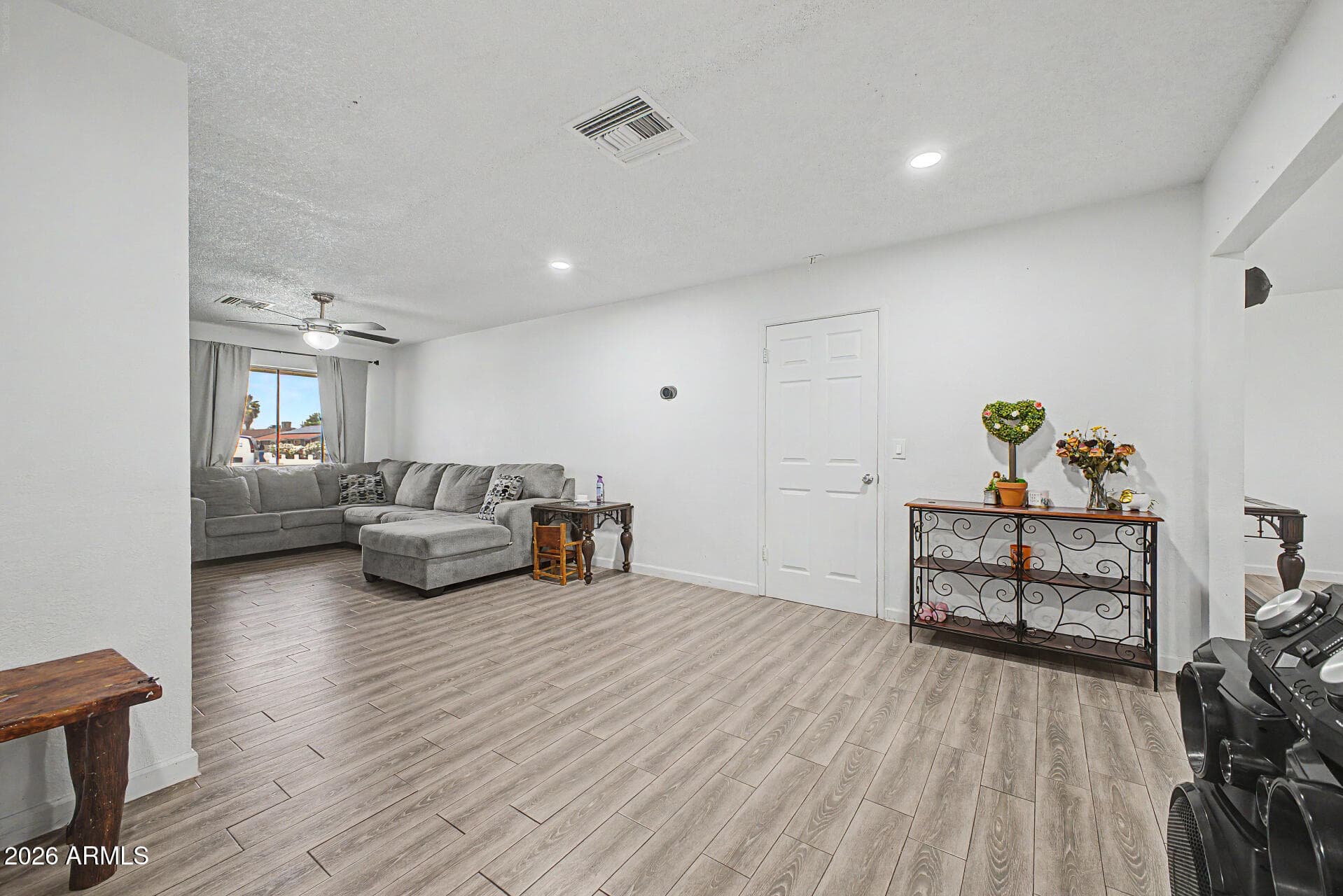 649 N 69TH Avenue, Phoenix, AZ 85043 — photo 7 of 39