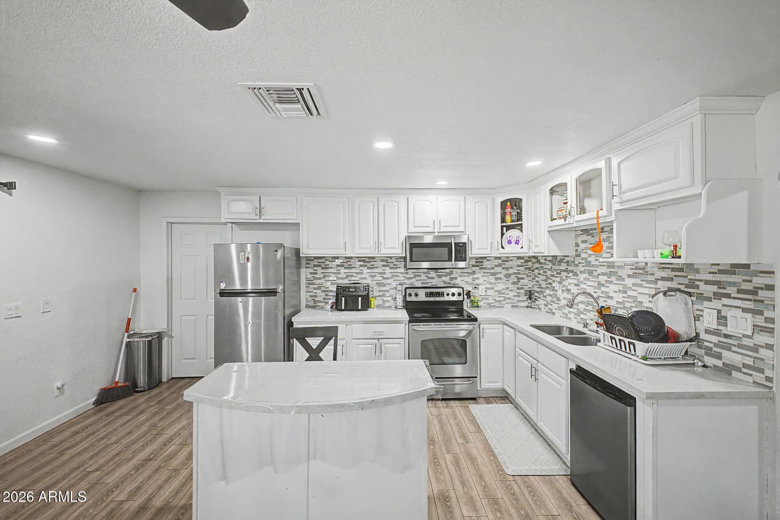 649 N 69TH Avenue, Phoenix, AZ 85043 — photo 14 of 39