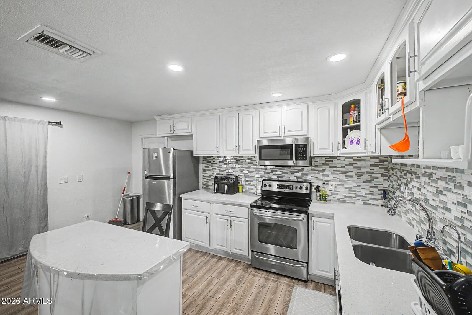 649 N 69TH Avenue, Phoenix, AZ 85043 — photo 15 of 39
