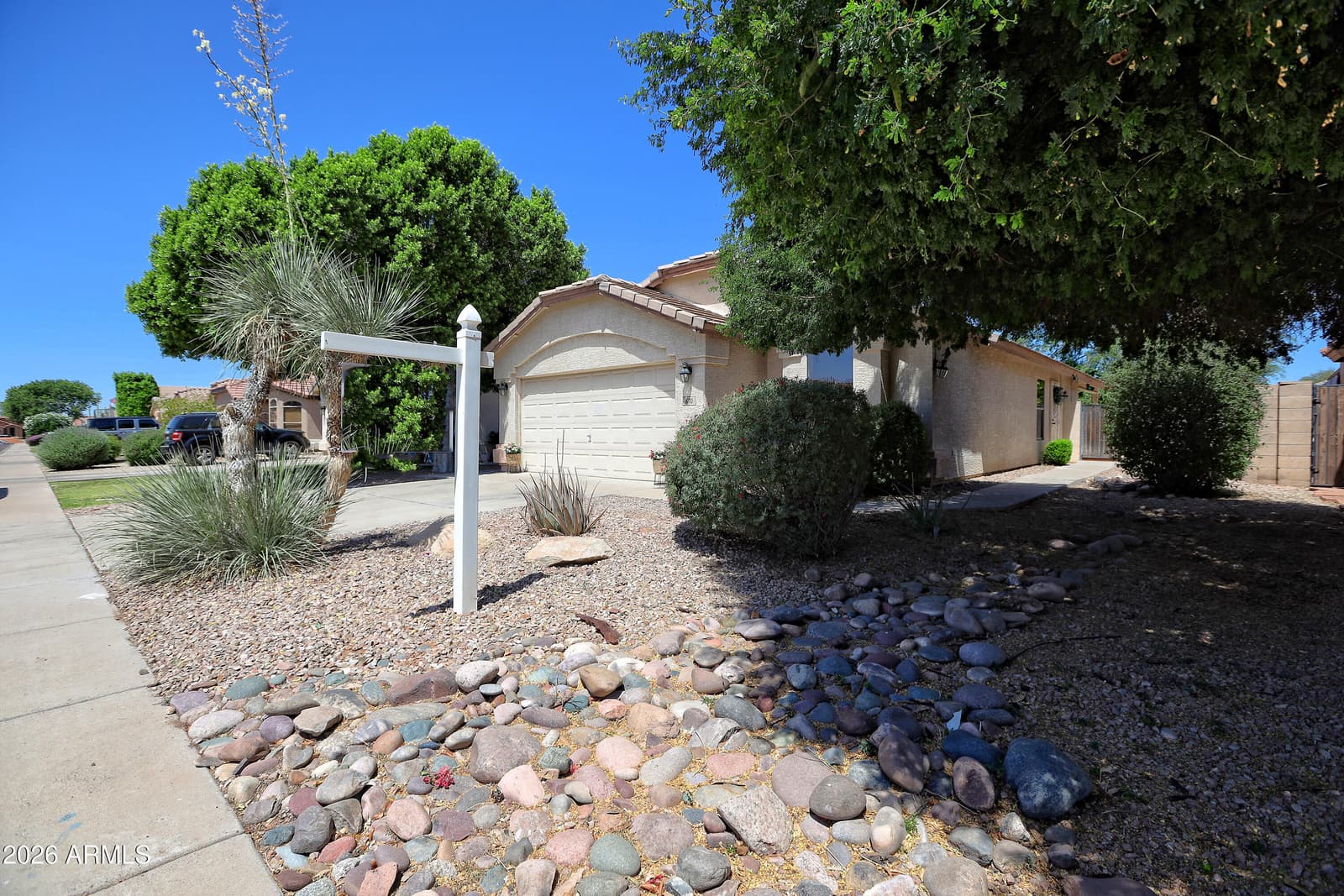 670 E KYLE Drive, Gilbert, AZ 85296 — photo 2 of 28