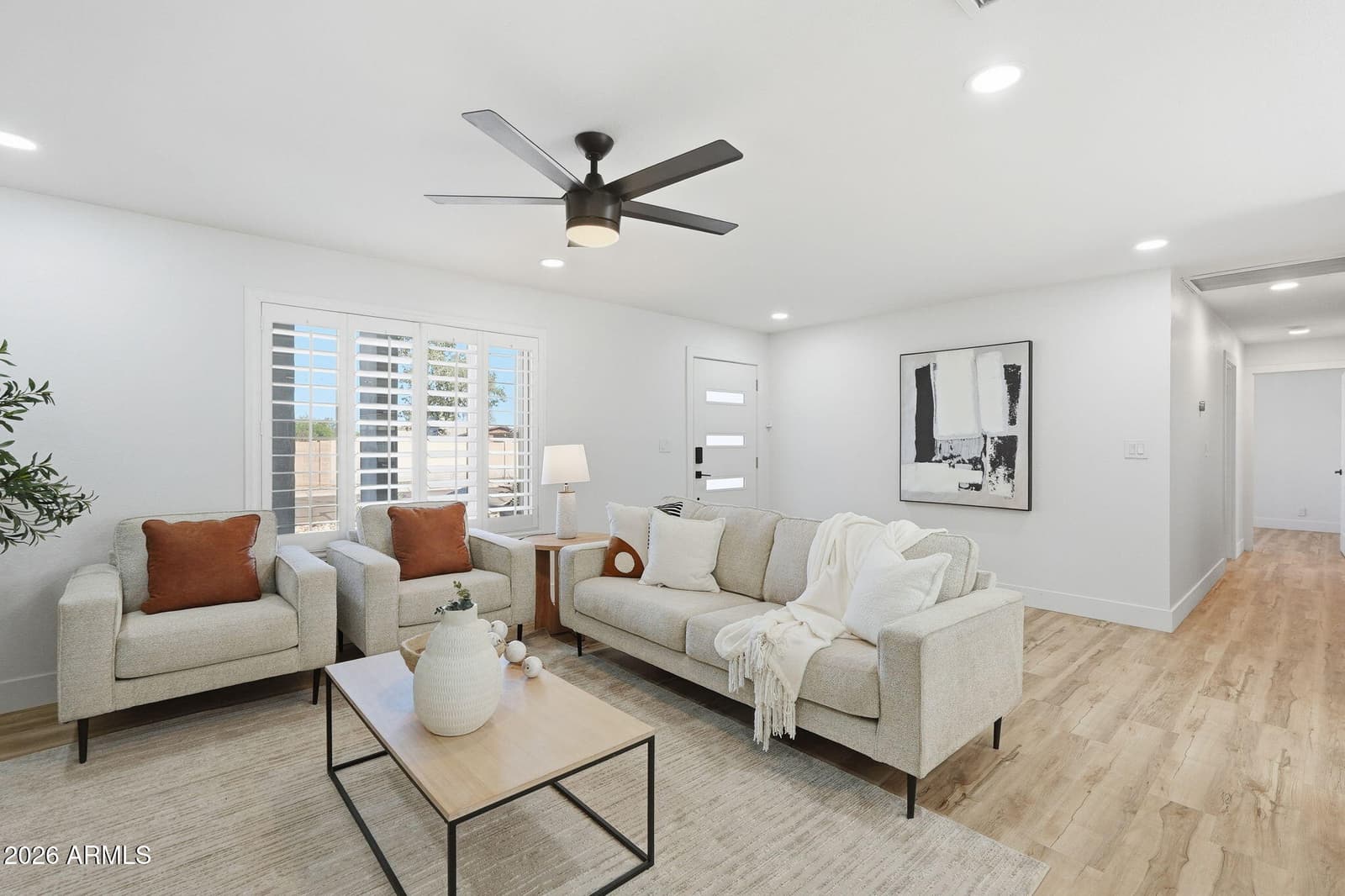 11608 N 32ND Place, Phoenix, AZ 85028 — photo 4 of 30