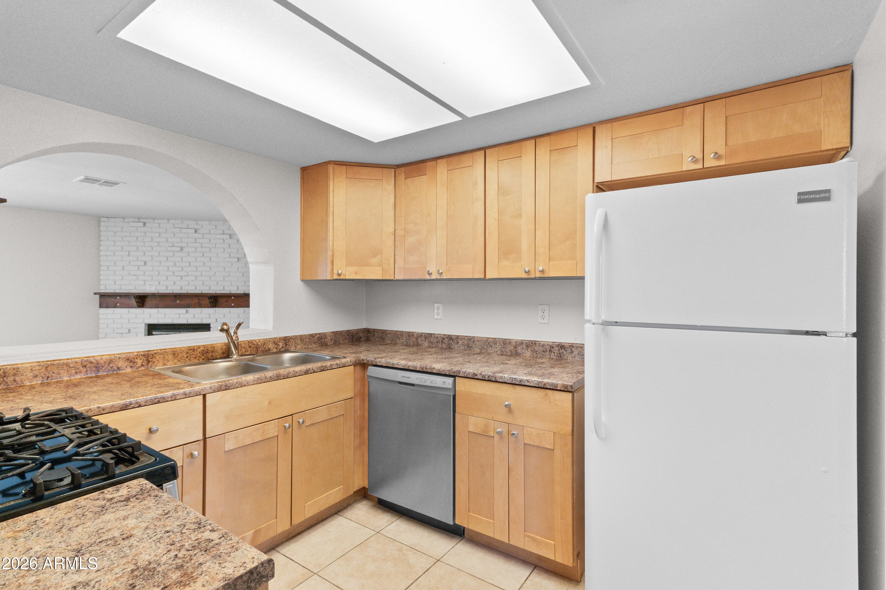 8825 W ROMA Avenue, Phoenix, AZ 85037 — photo 7 of 21