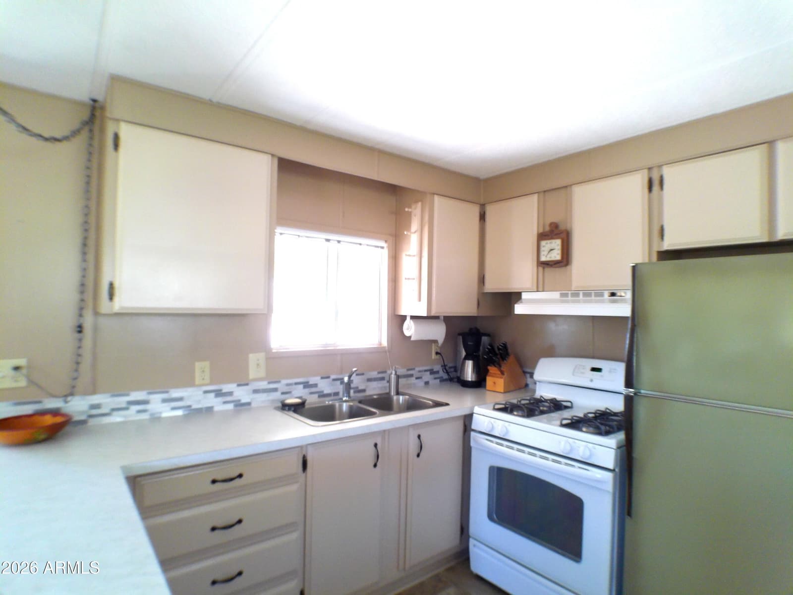 379 N STALLION Court, Queen Valley, AZ 85118 — photo 7 of 17