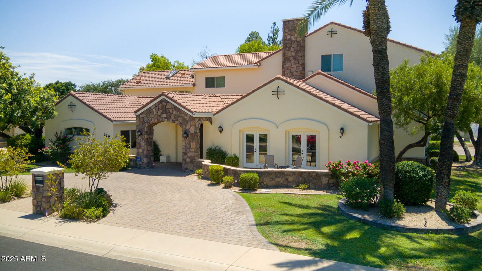 229 W VISTA Avenue, Phoenix, AZ 85021 — photo 2 of 112
