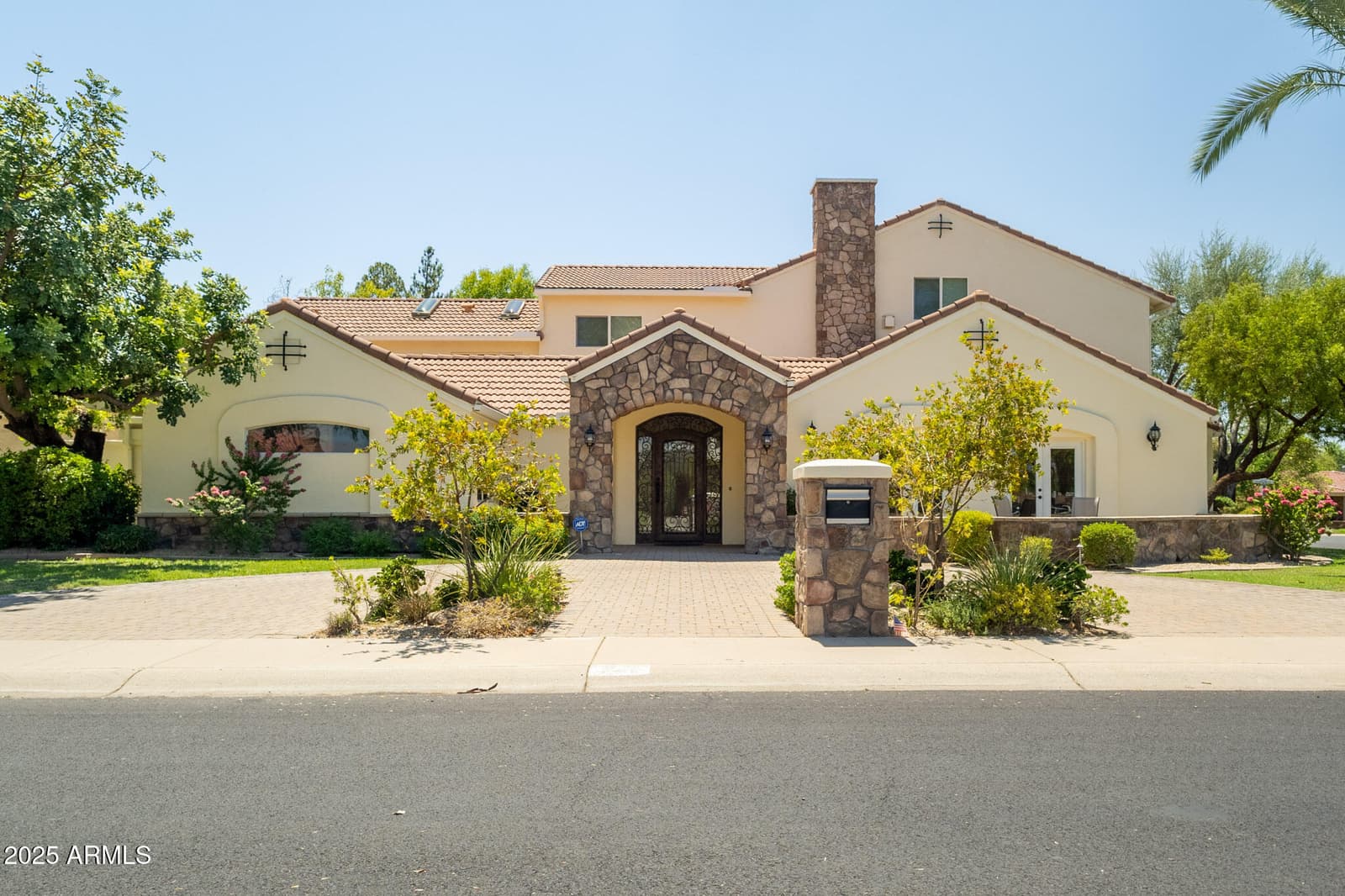 229 W VISTA Avenue, Phoenix, AZ 85021 — photo 3 of 112