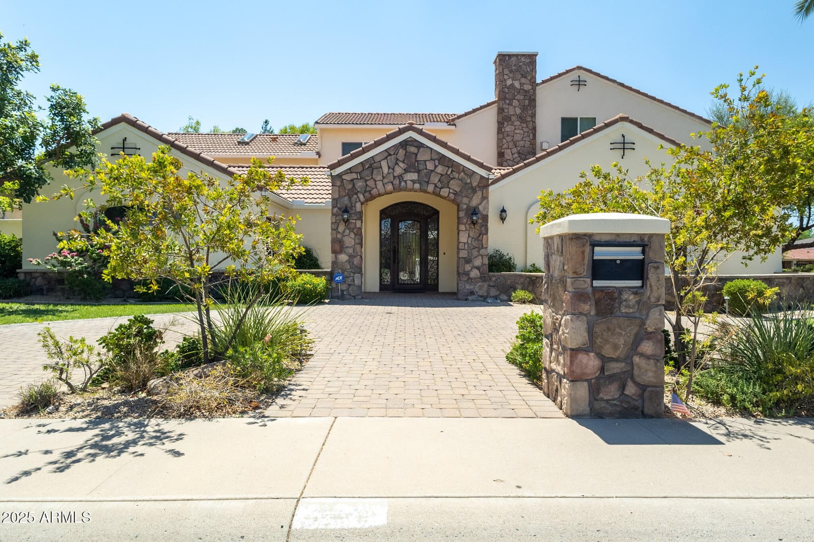 229 W VISTA Avenue, Phoenix, AZ 85021 — photo 4 of 112