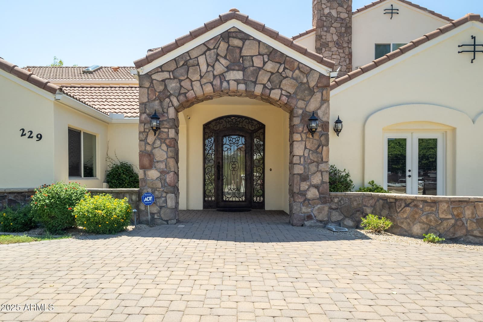 229 W VISTA Avenue, Phoenix, AZ 85021 — photo 5 of 112
