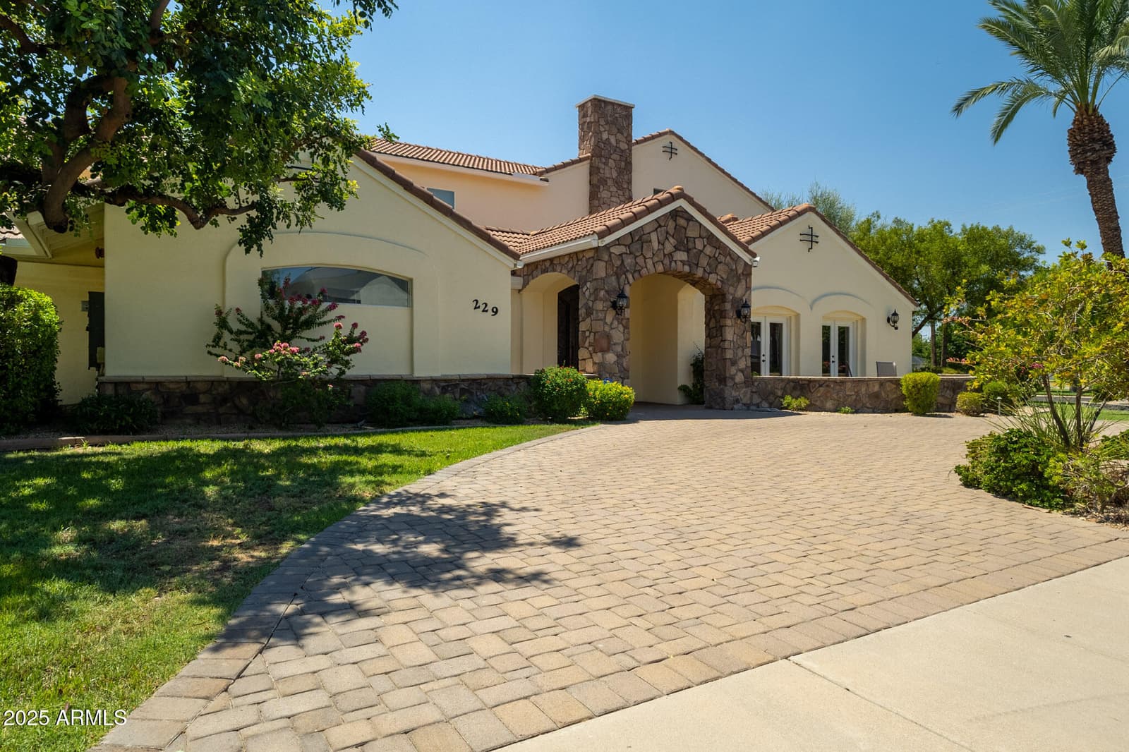 229 W VISTA Avenue, Phoenix, AZ 85021 — photo 10 of 112