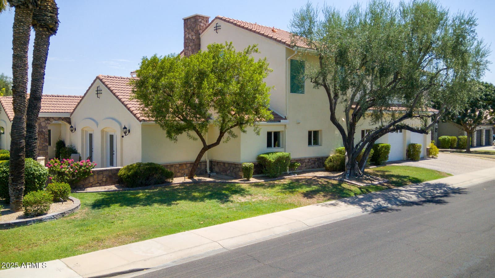 229 W VISTA Avenue, Phoenix, AZ 85021 — photo 11 of 112