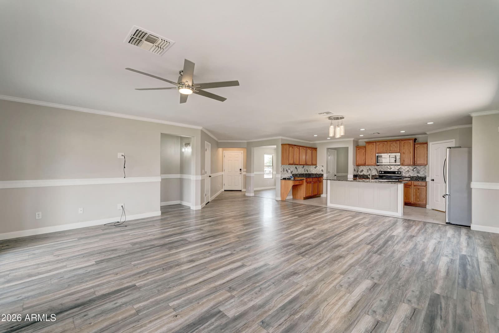 928 W DESERT HILLS Drive, San Tan Valley, AZ 85143 — photo 9 of 31