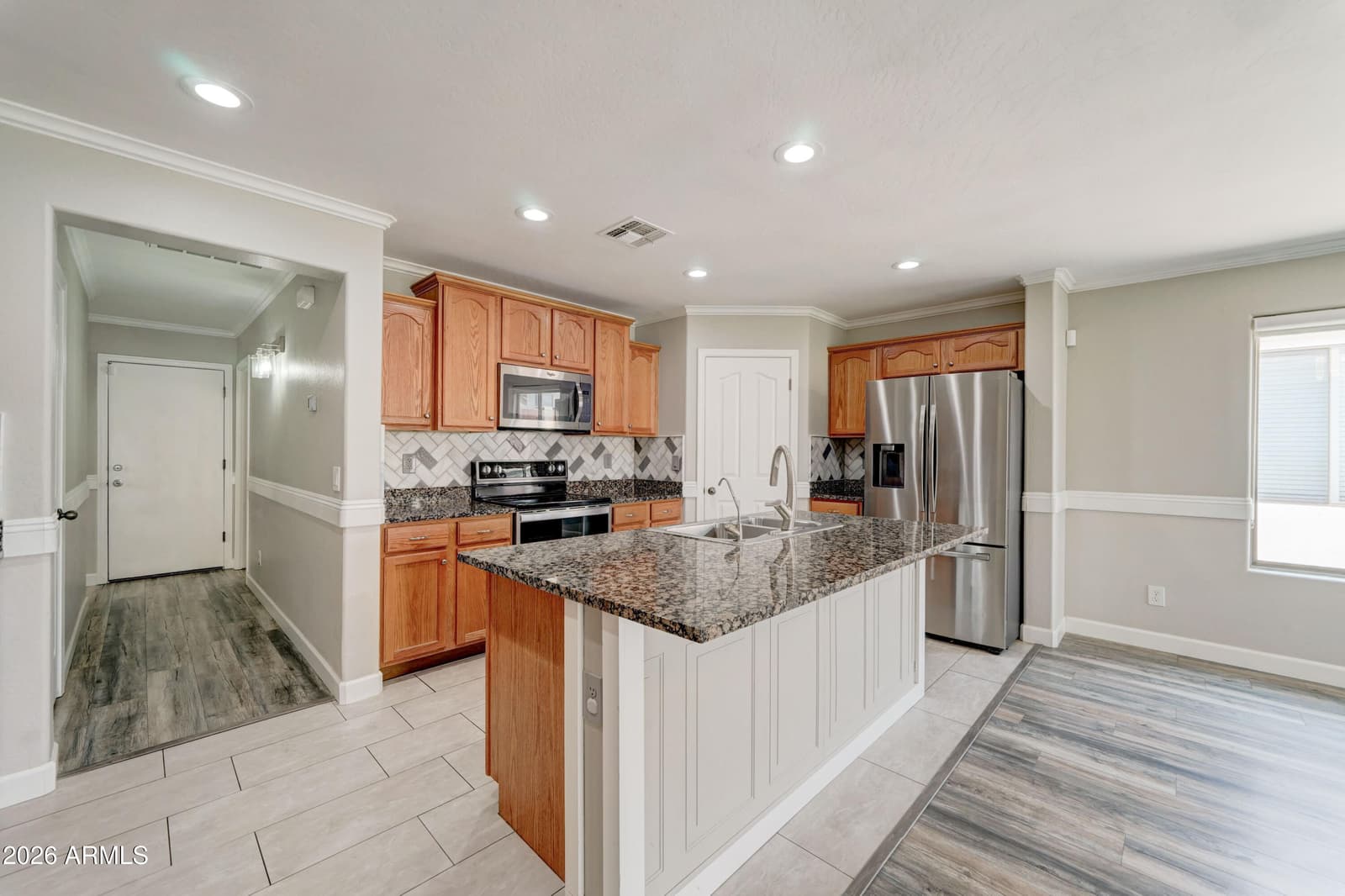 928 W DESERT HILLS Drive, San Tan Valley, AZ 85143 — photo 10 of 31