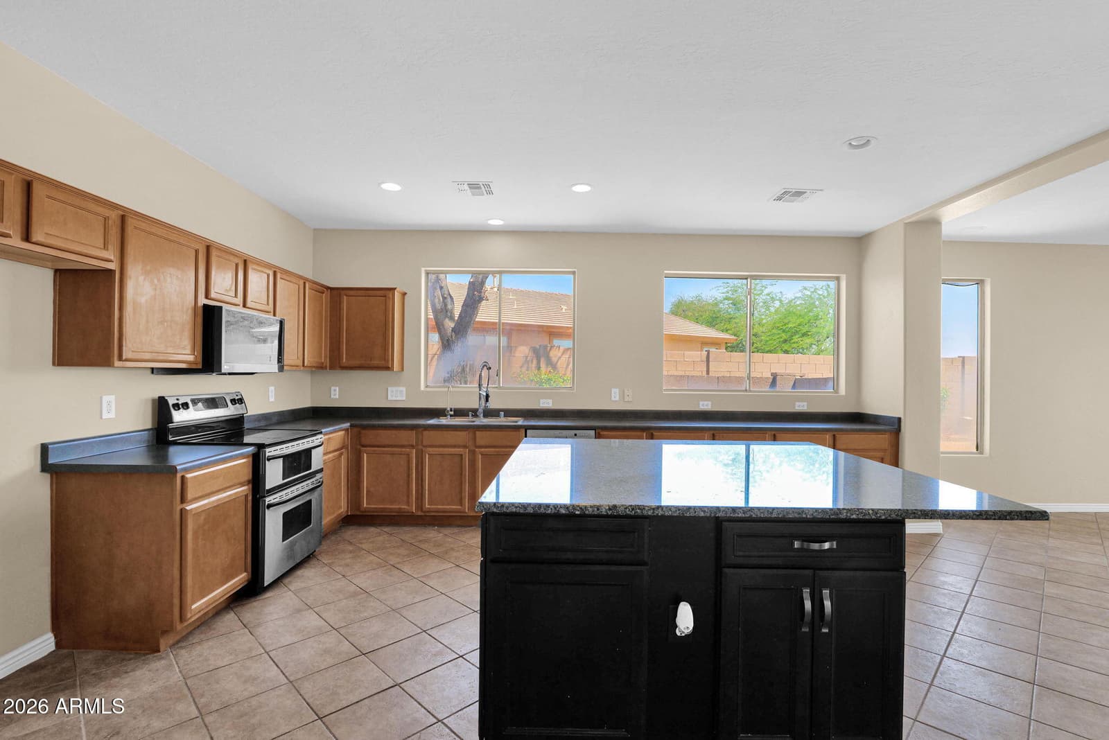 11555 W VIRGINIA Avenue, Avondale, AZ 85392 — photo 9 of 38