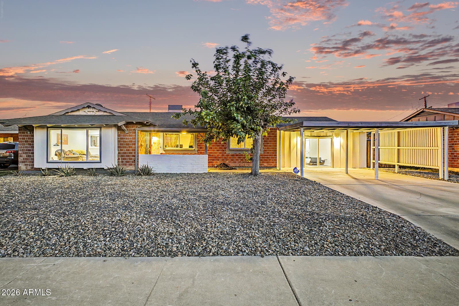 3925 W KRALL Street, Phoenix, AZ 85019 — photo 4 of 30