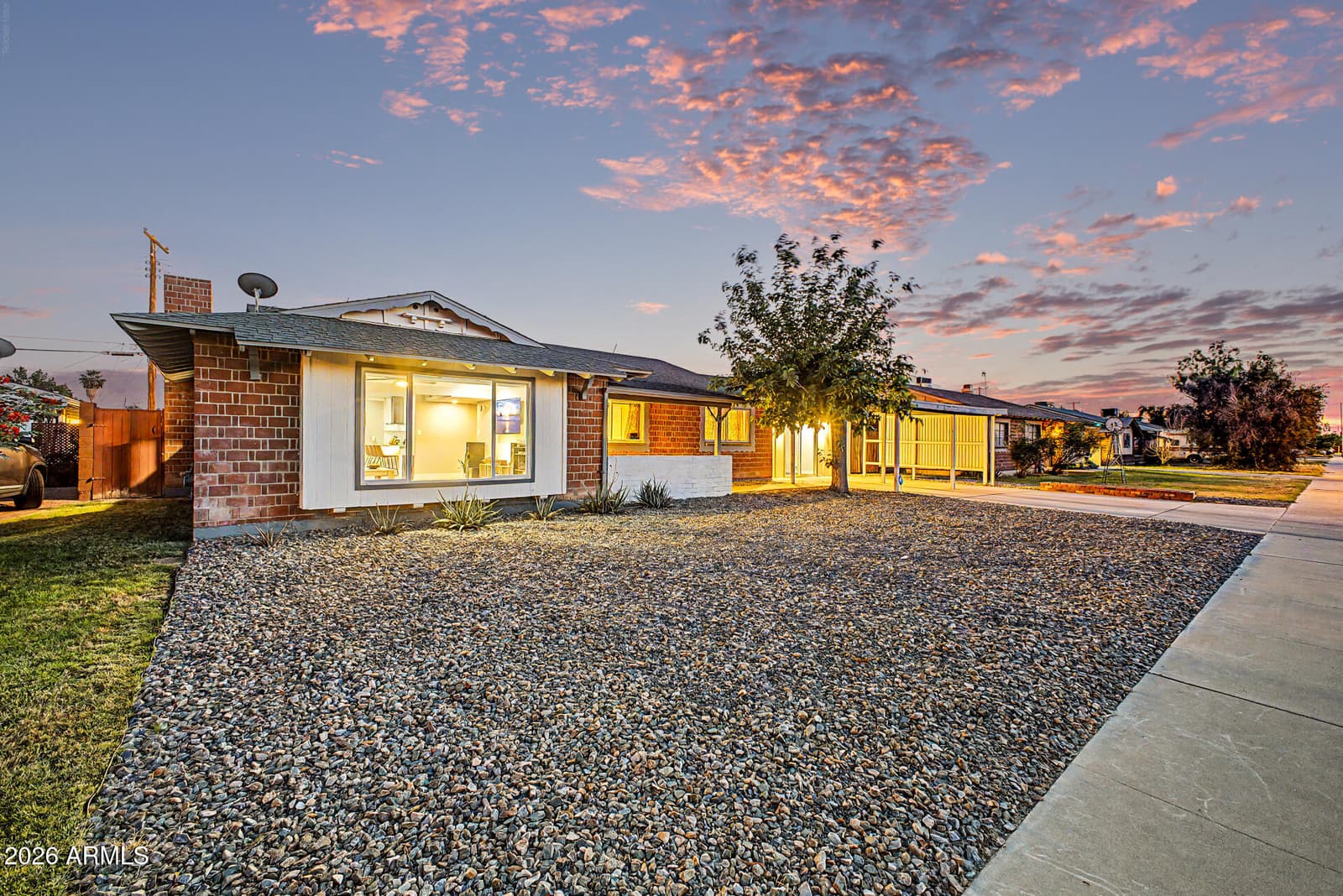 3925 W KRALL Street, Phoenix, AZ 85019 — photo 5 of 30