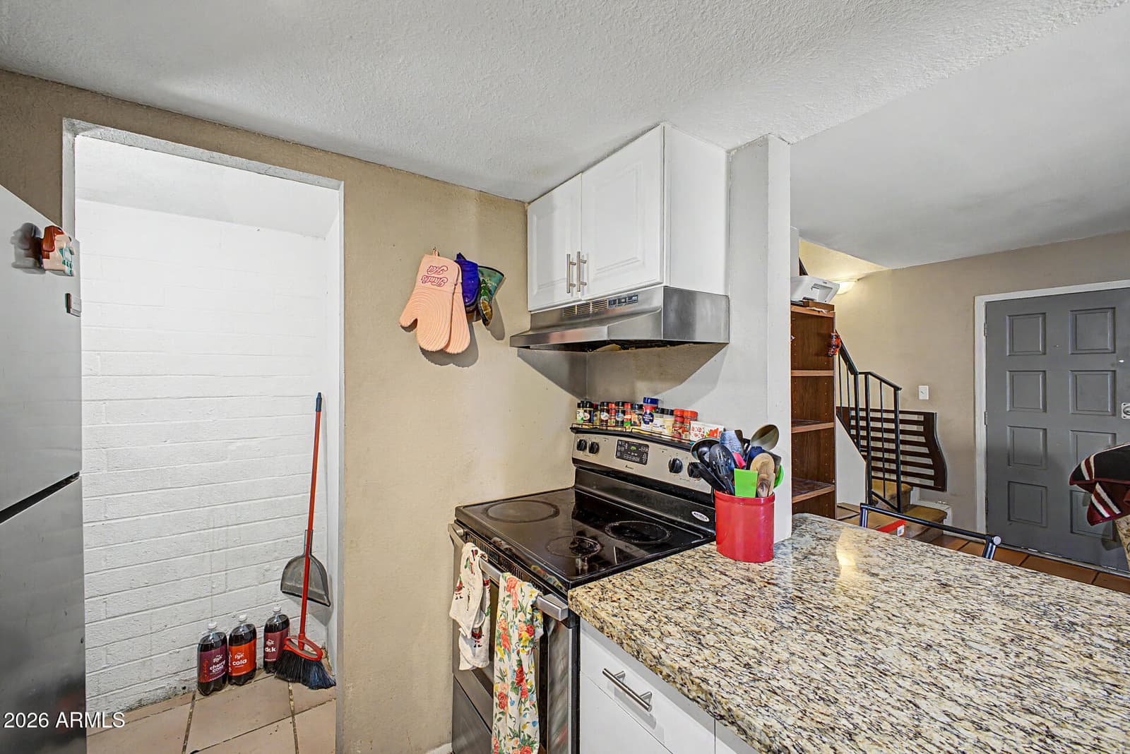 3404 W ECHO Lane, Phoenix, AZ 85051 — photo 10 of 30