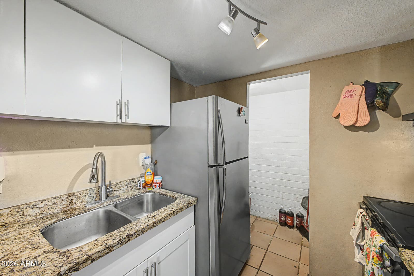 3404 W ECHO Lane, Phoenix, AZ 85051 — photo 12 of 30
