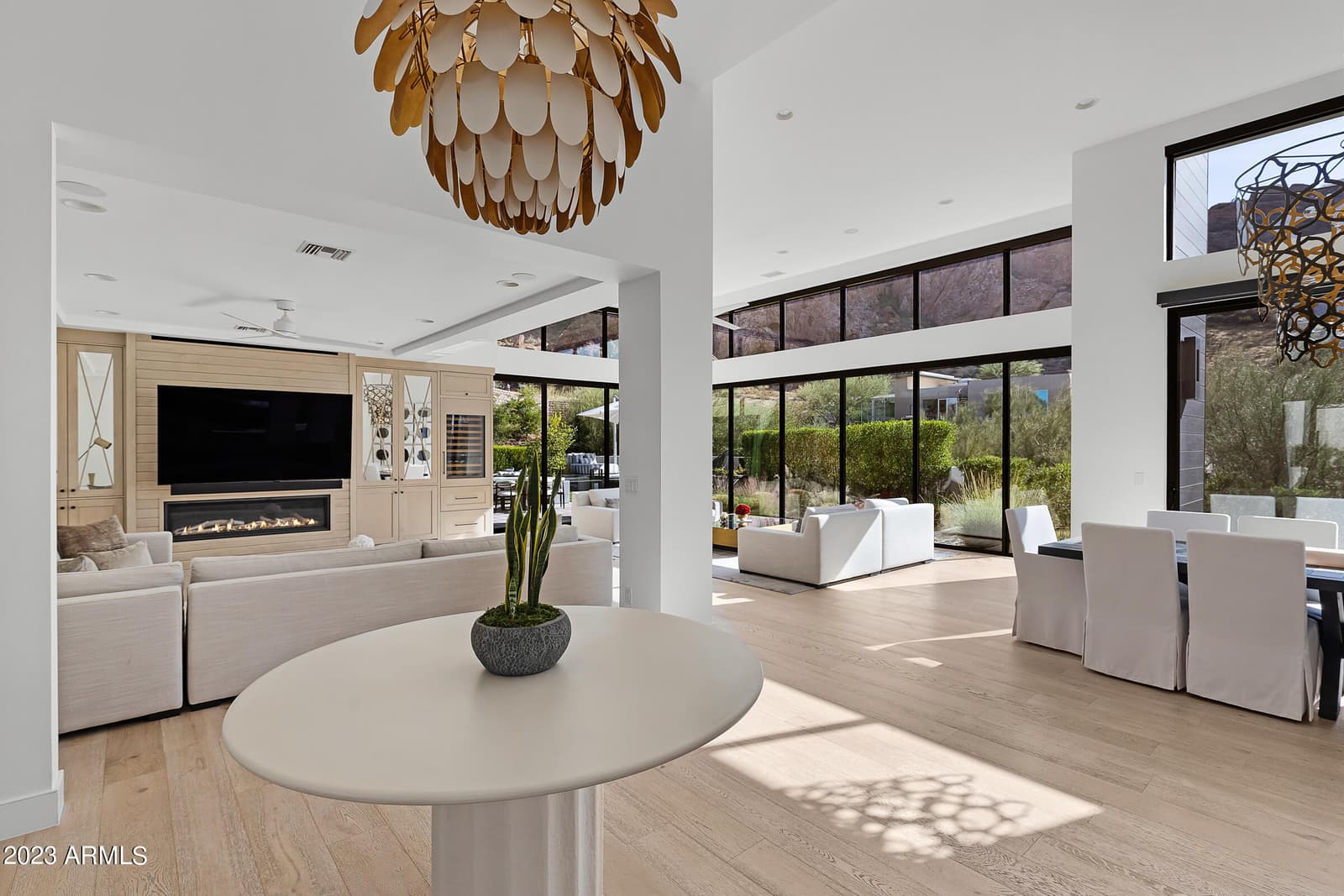 5841 N ECHO CANYON Circle, Phoenix, AZ 85018 — photo 15 of 101