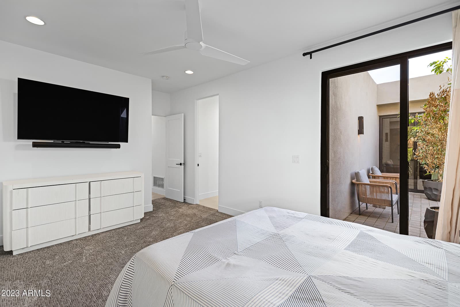 5841 N ECHO CANYON Circle, Phoenix, AZ 85018 — photo 41 of 101