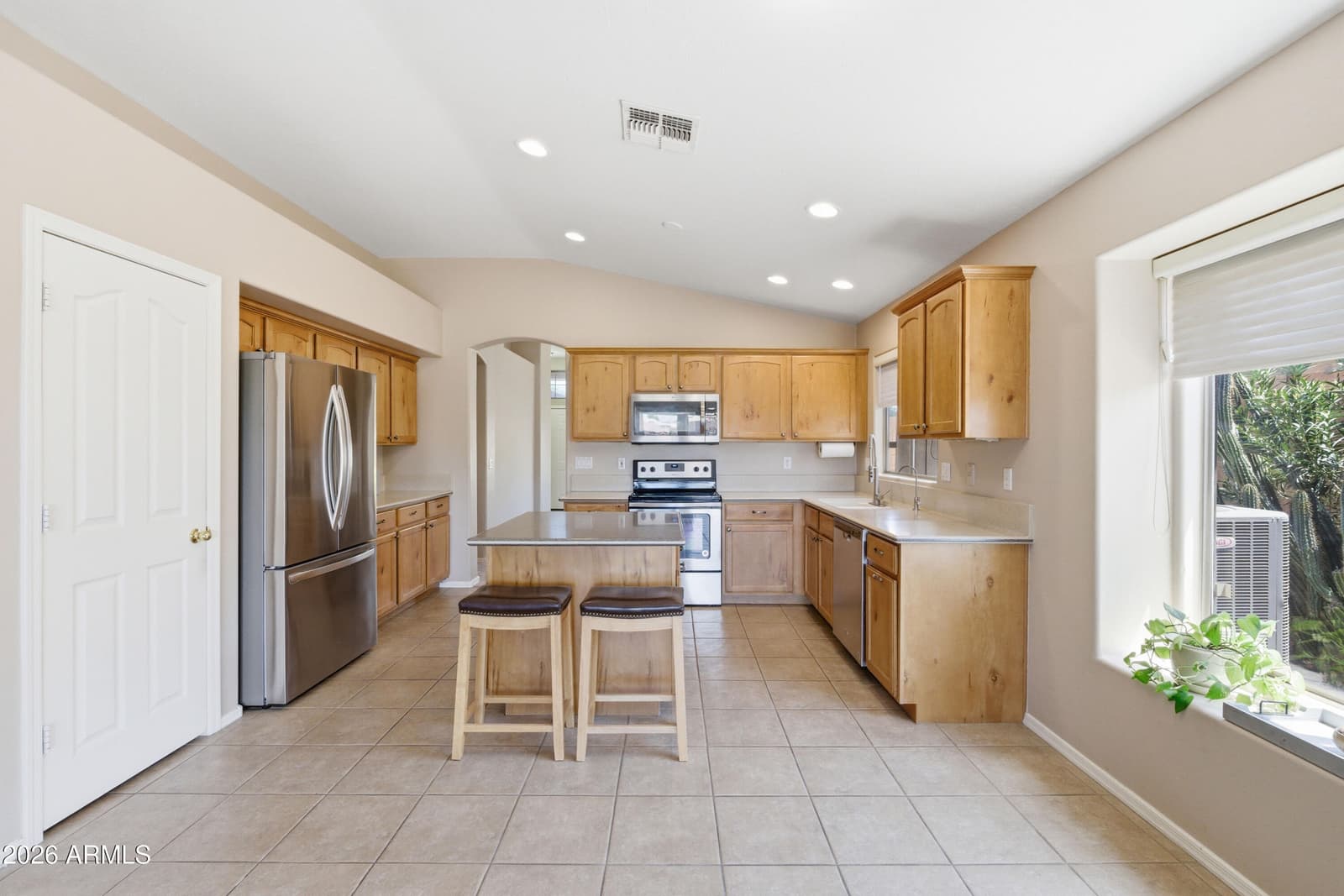 31267 N CLARIDGE Circle, San Tan Valley, AZ 85143 — photo 9 of 50