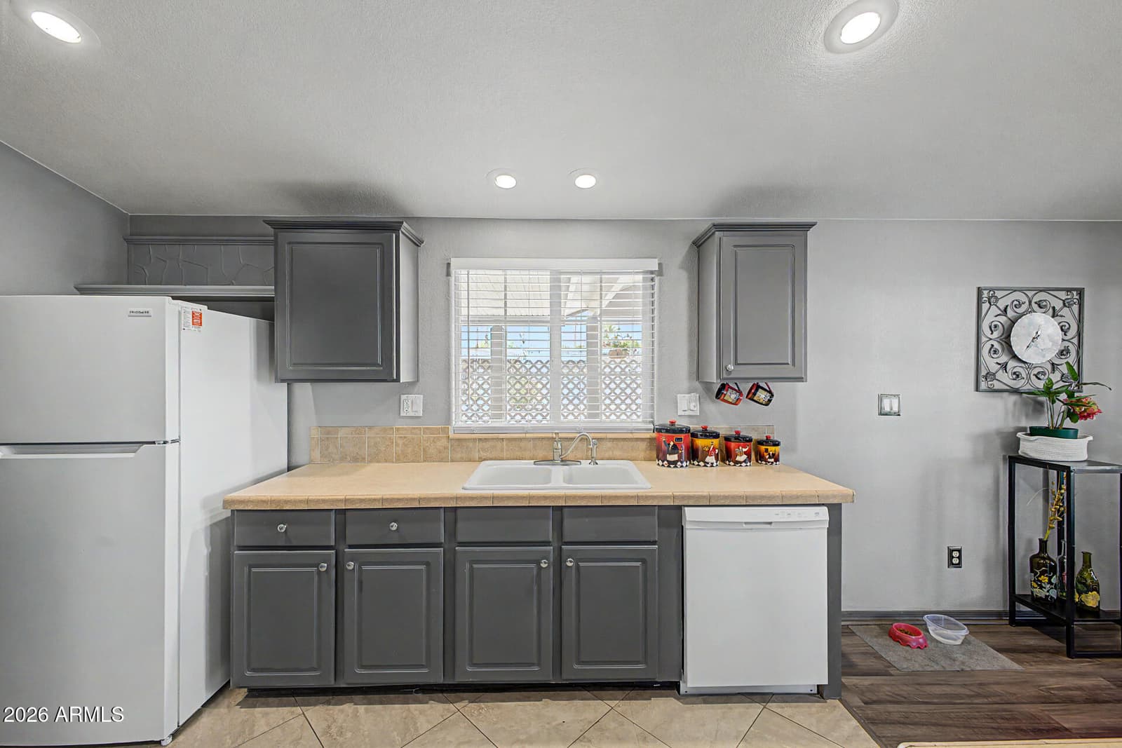 7300 N 51ST Avenue C49, Glendale, AZ 85301 — photo 13 of 47