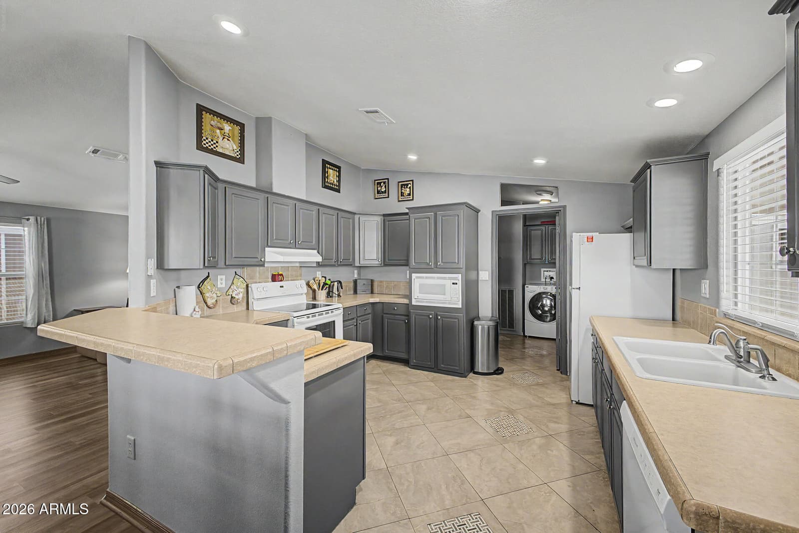 7300 N 51ST Avenue C49, Glendale, AZ 85301 — photo 14 of 47