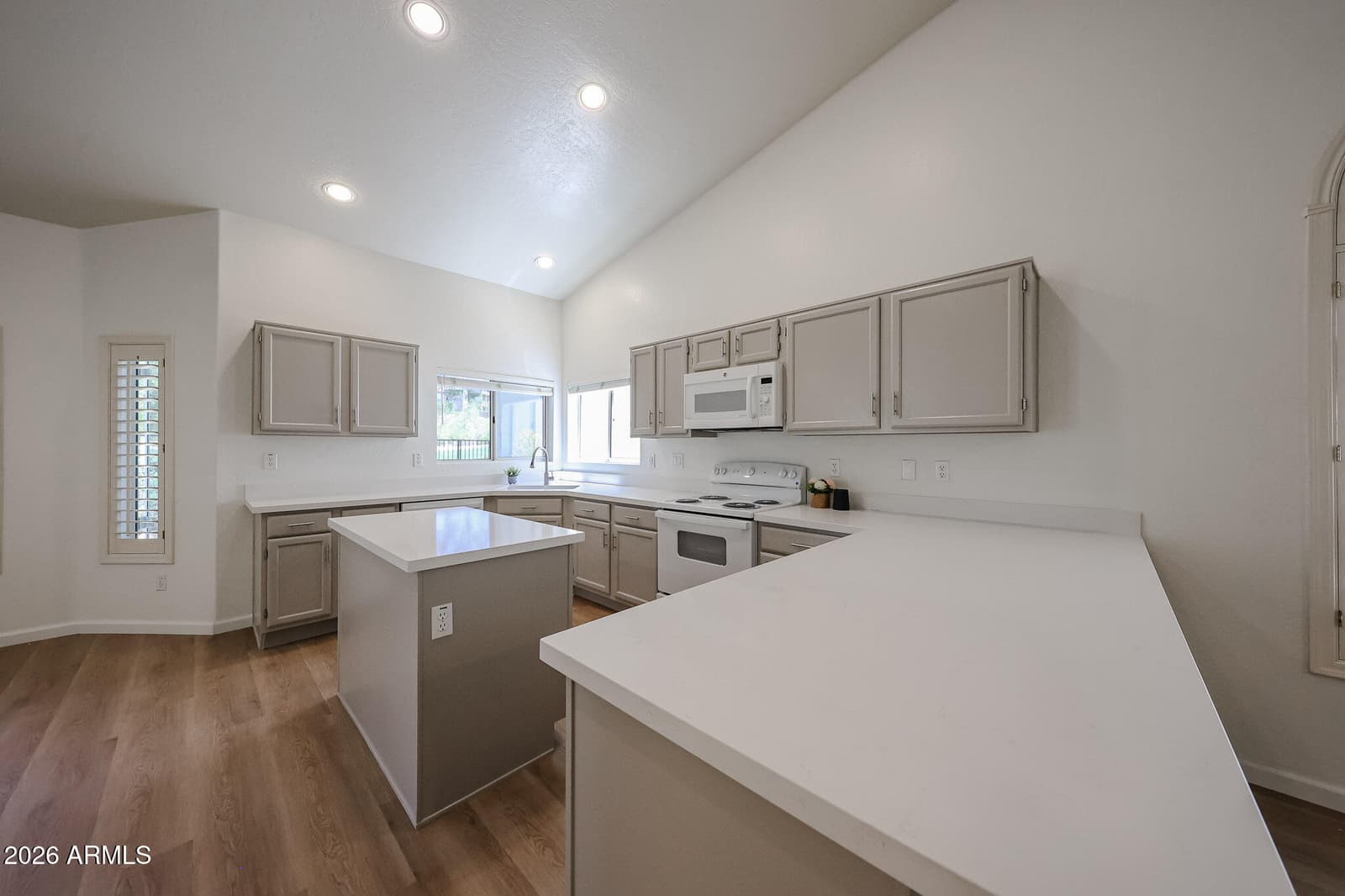 1330 E VOLTAIRE Avenue, Phoenix, AZ 85022 — photo 13 of 54